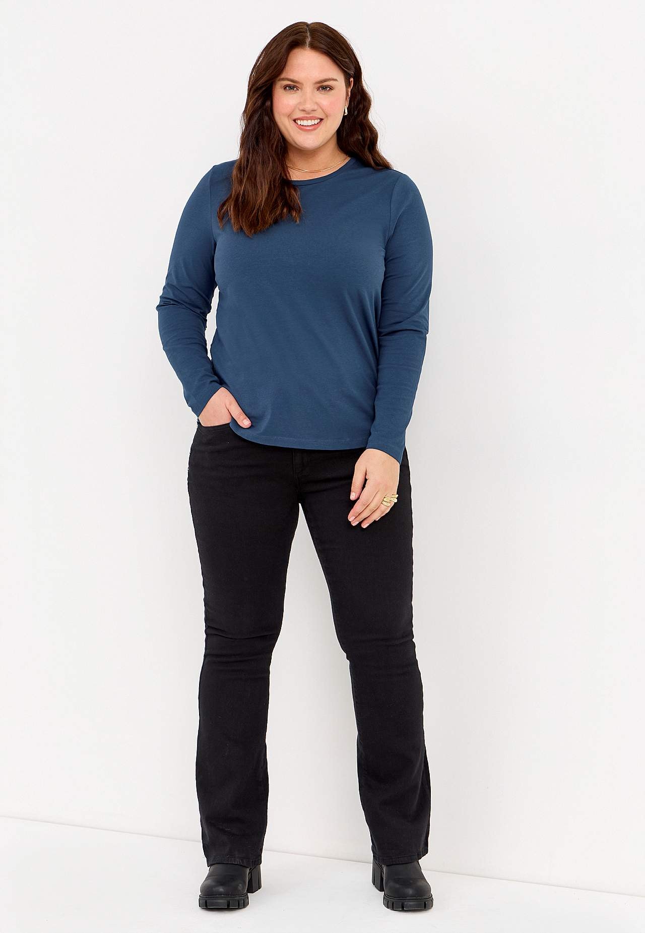 Kõrge pihaosaga bootcut-lõikes teksased
