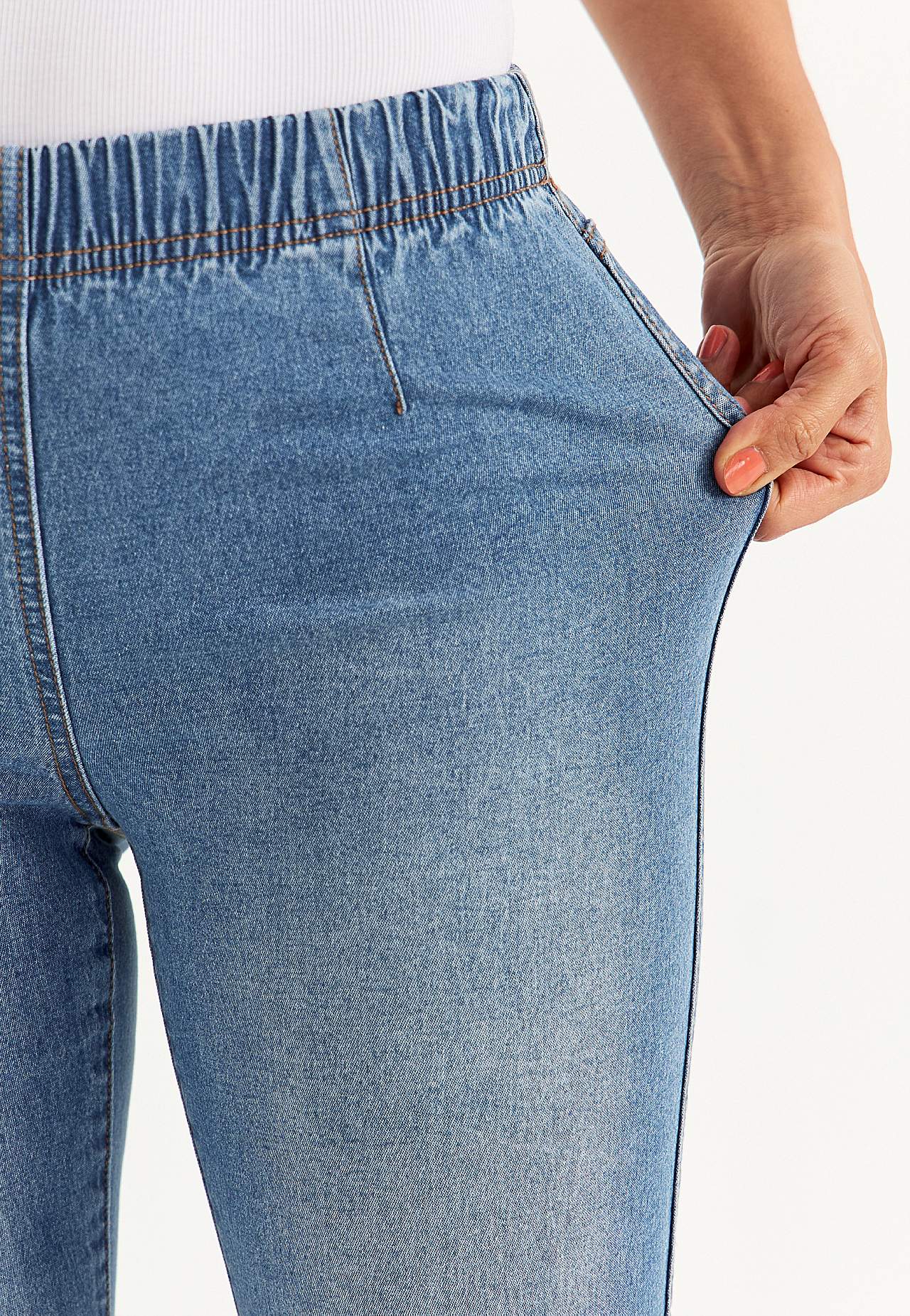 Kitsaste säärtega retuusid