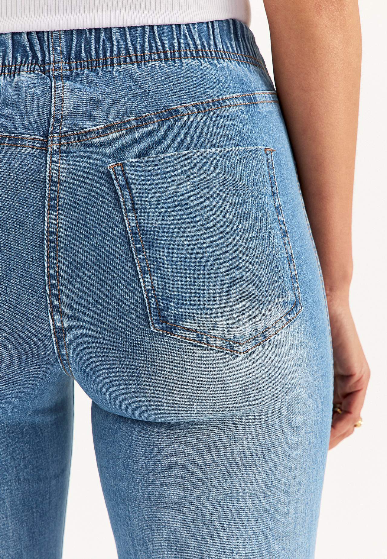 Kitsaste säärtega retuusid