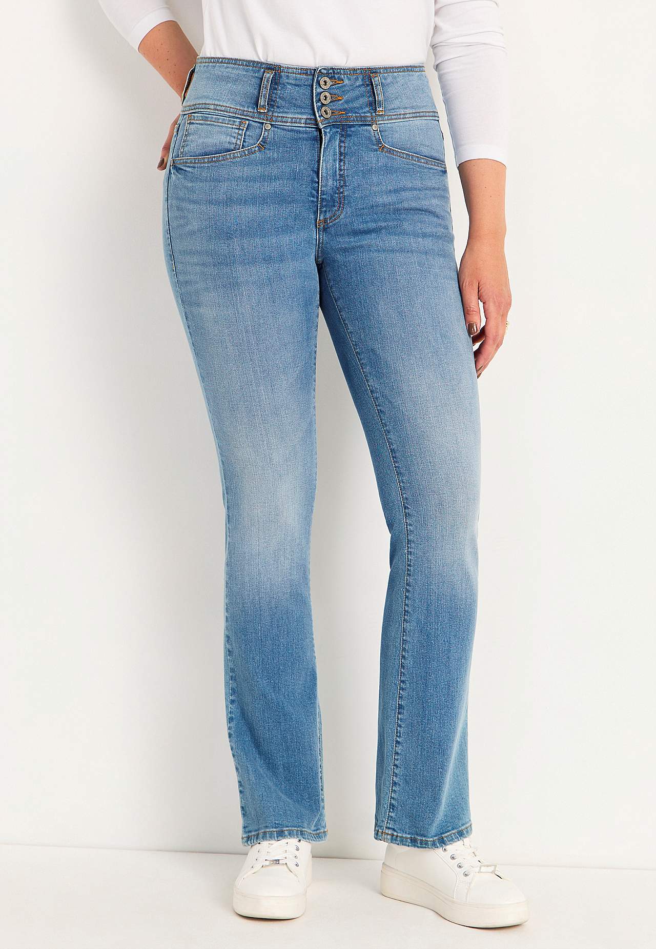 Kõrge pihaosaga bootcut-lõikes teksased