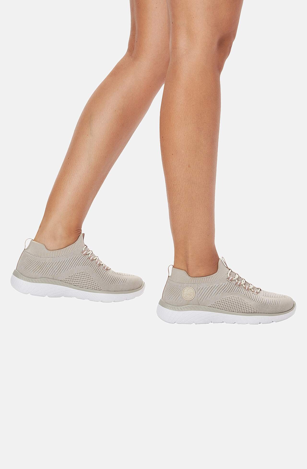 Slip-on, kerged tennised