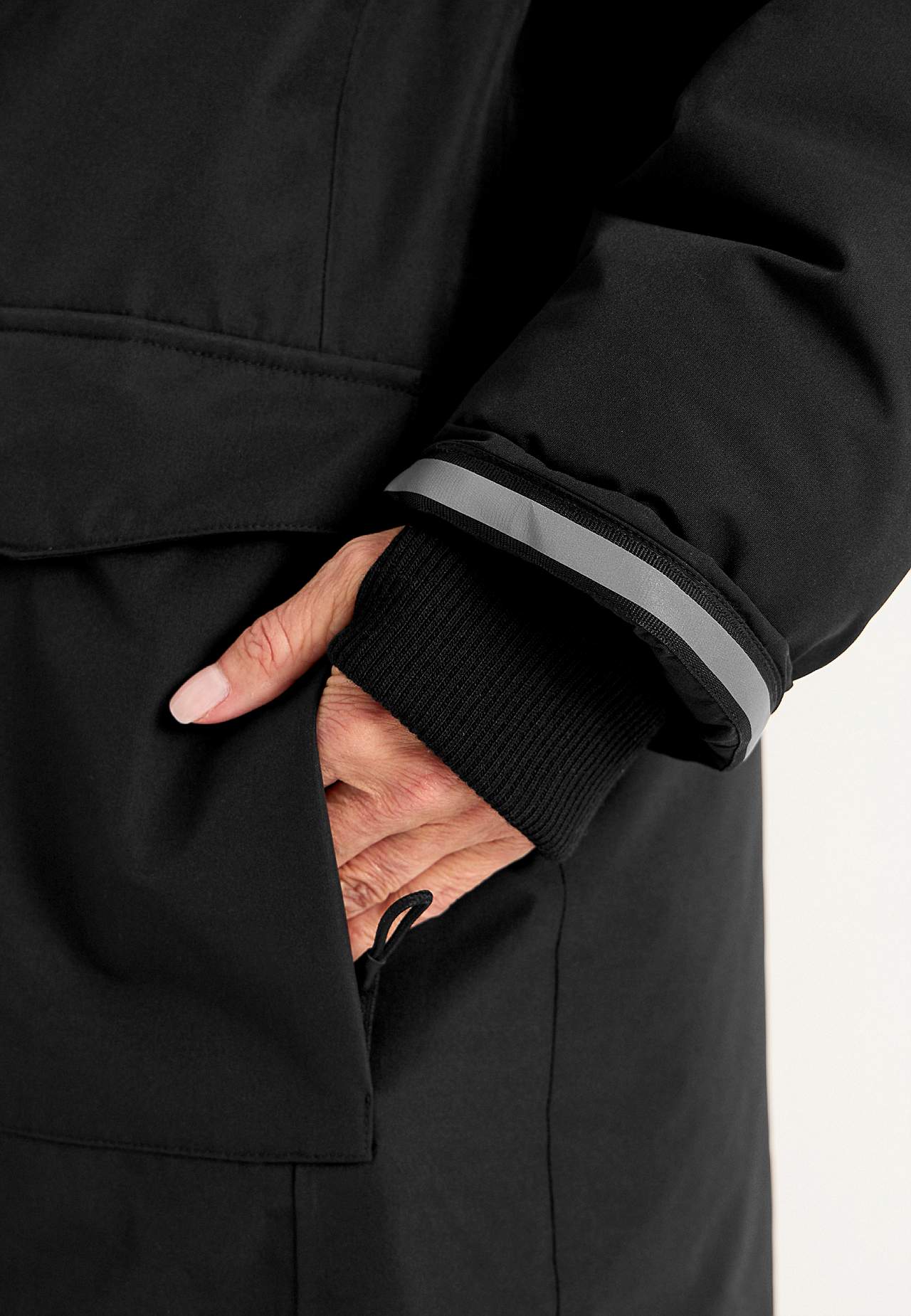 Funktsionaalne sooja voodriga parka
