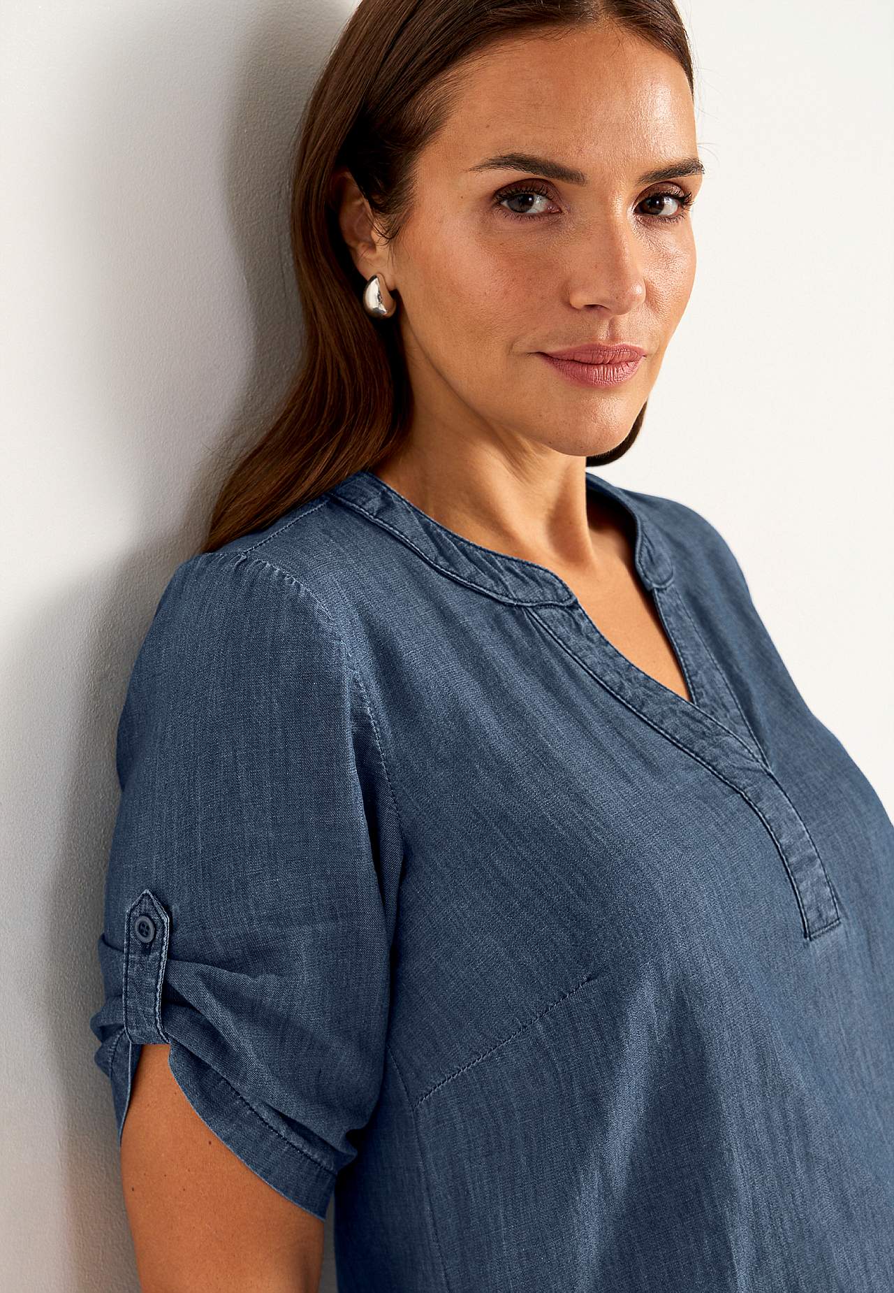 Pehmest läbipestud denimkangast kleit