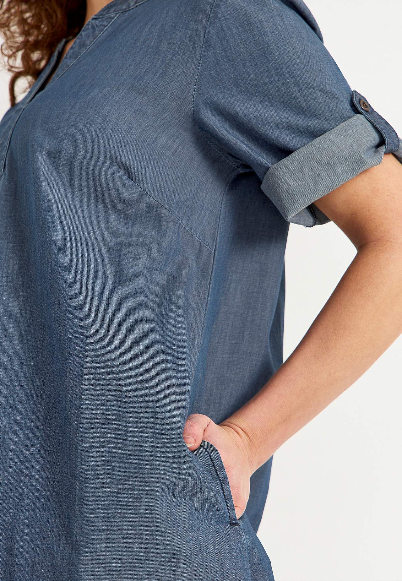 Pehmest läbipestud denimkangast kleit