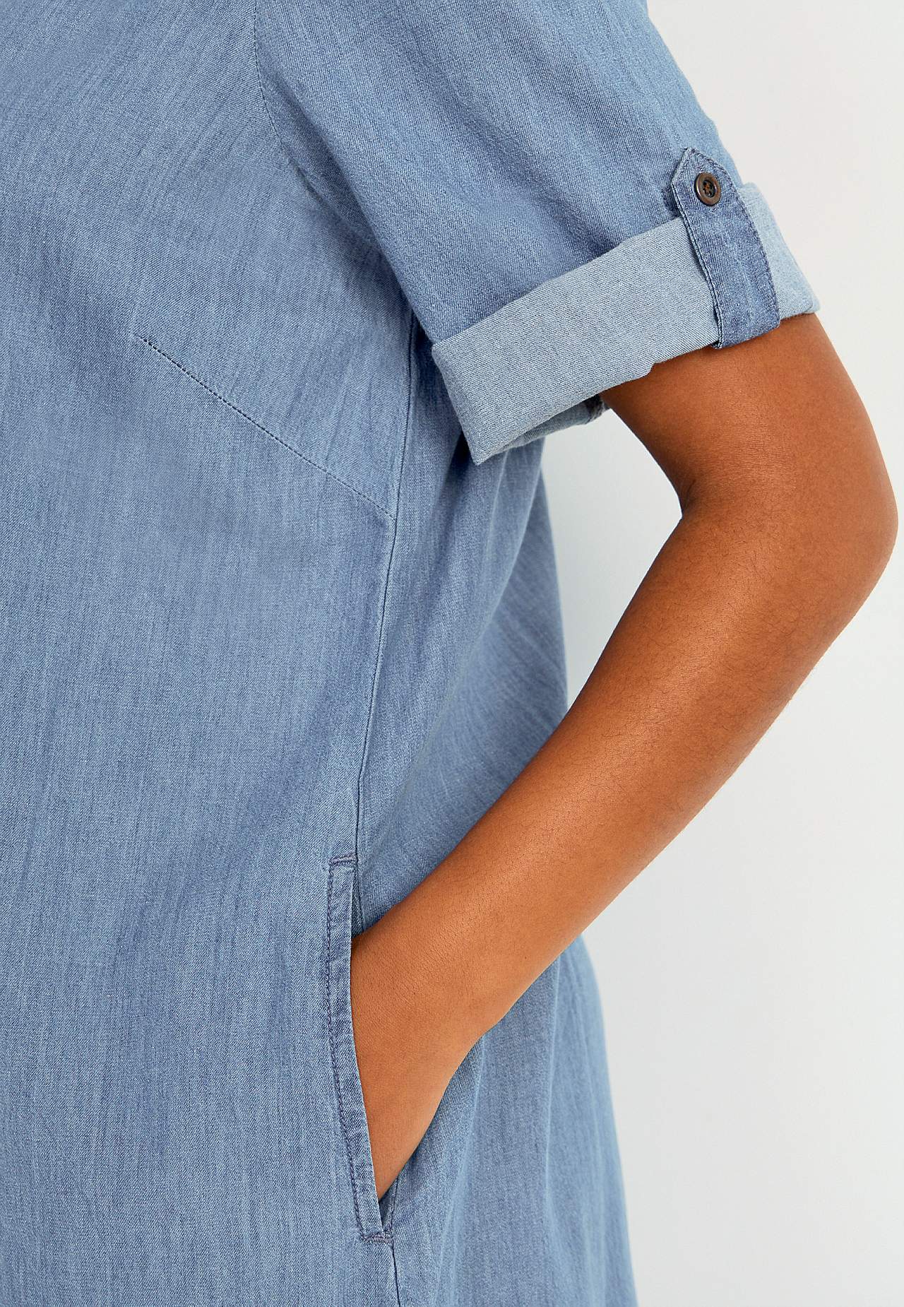 Pehmest läbipestud denimkangast kleit