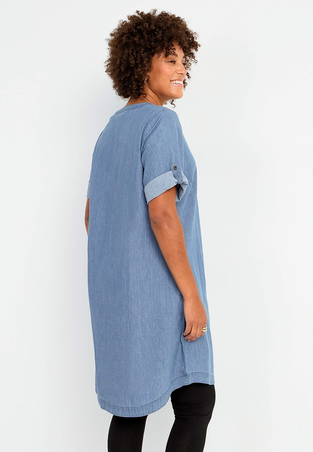 Pehmest läbipestud denimkangast kleit