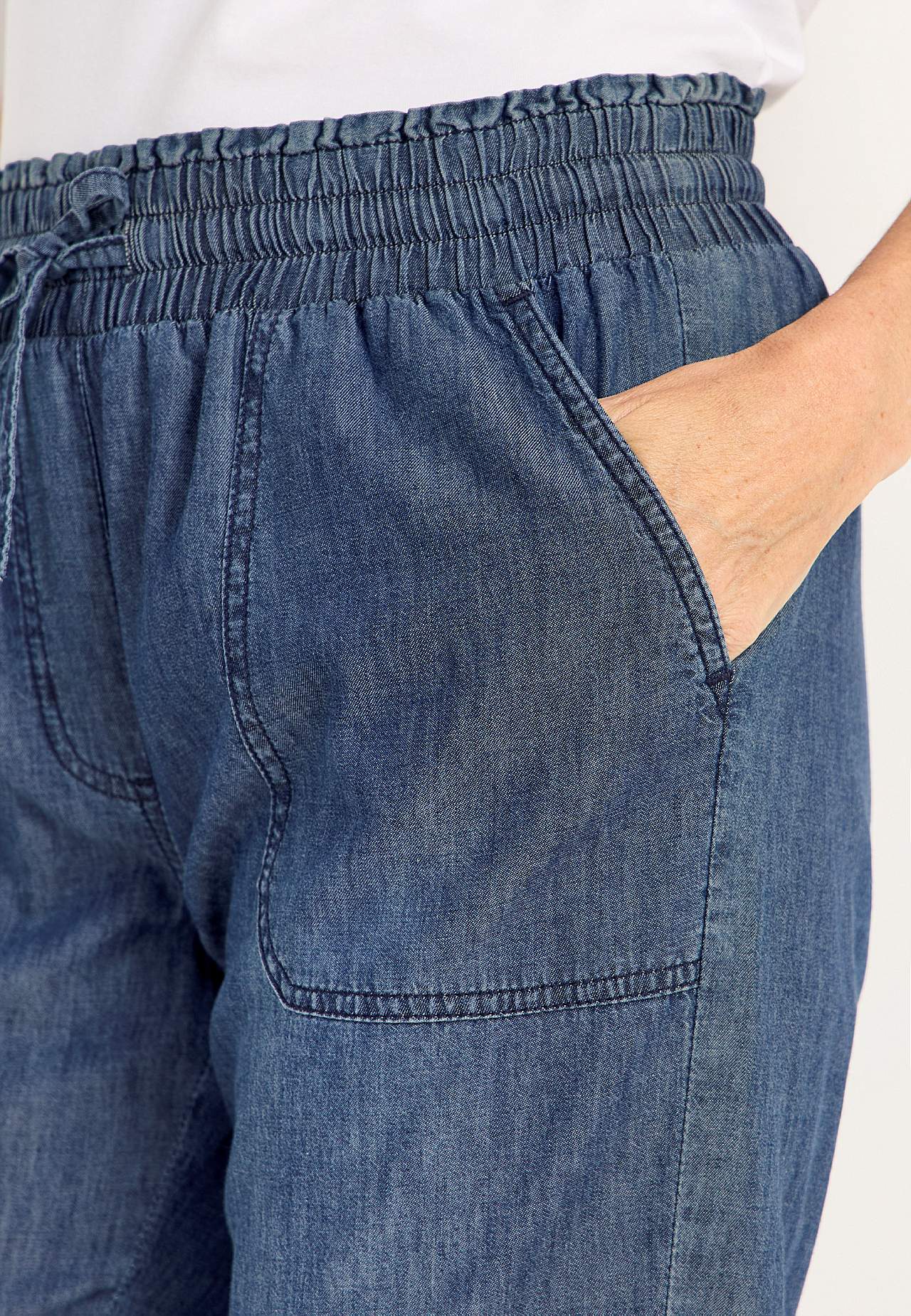 Denimkangast avara lõikega kapripüksid Jade