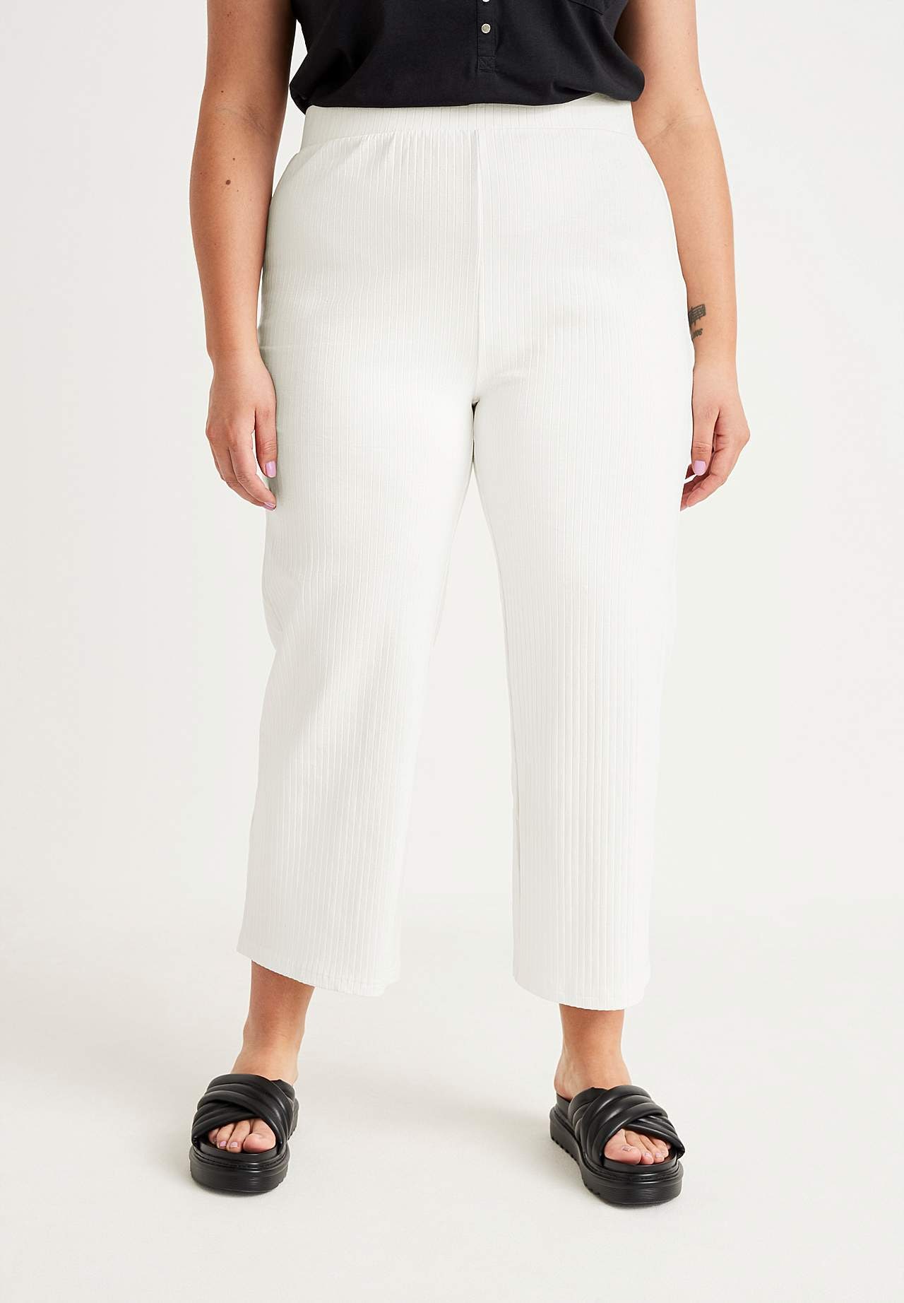 Soonikkoes culotte-lõikelised püksid