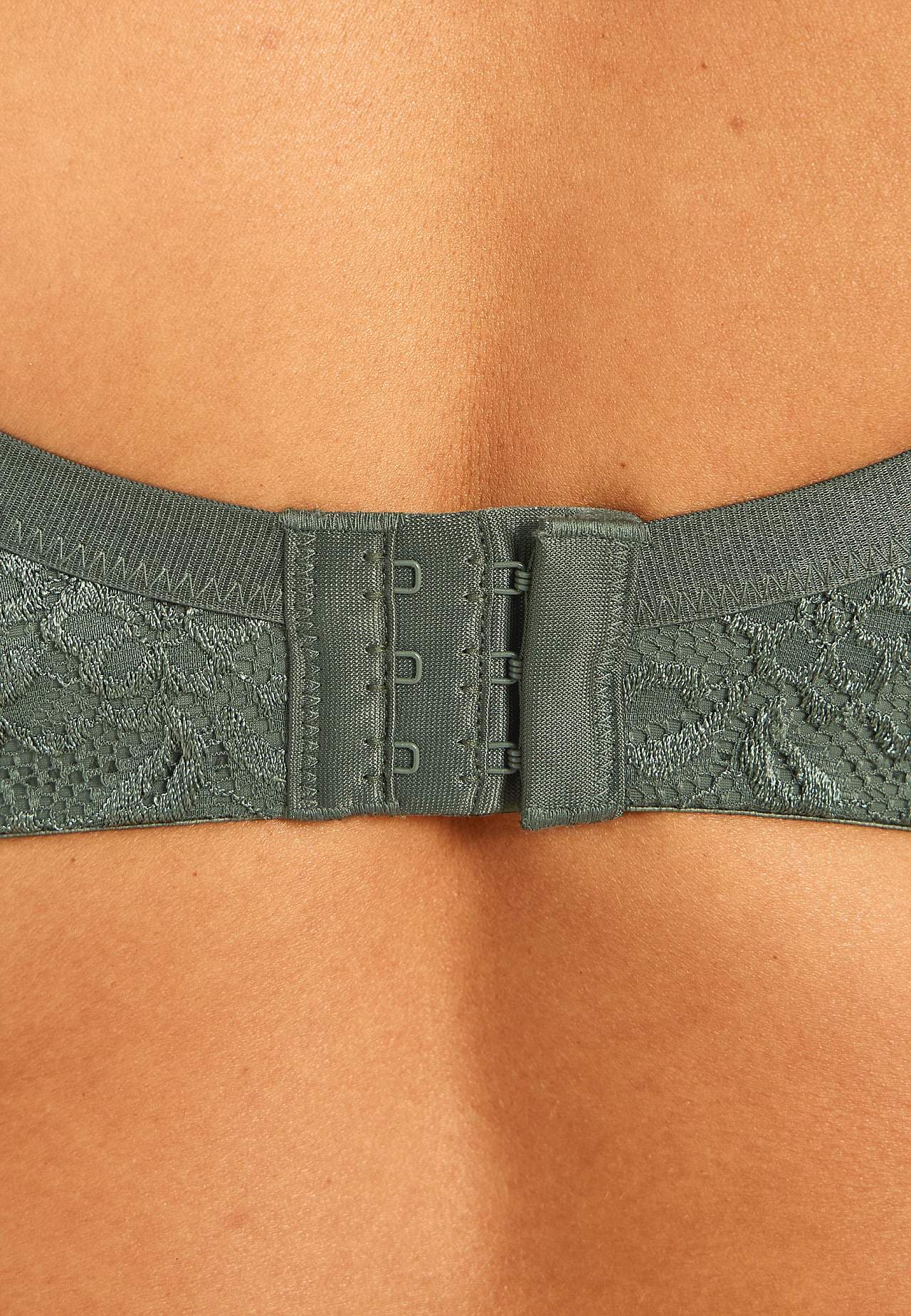 Pitsist tugikaartega rinnahoidja