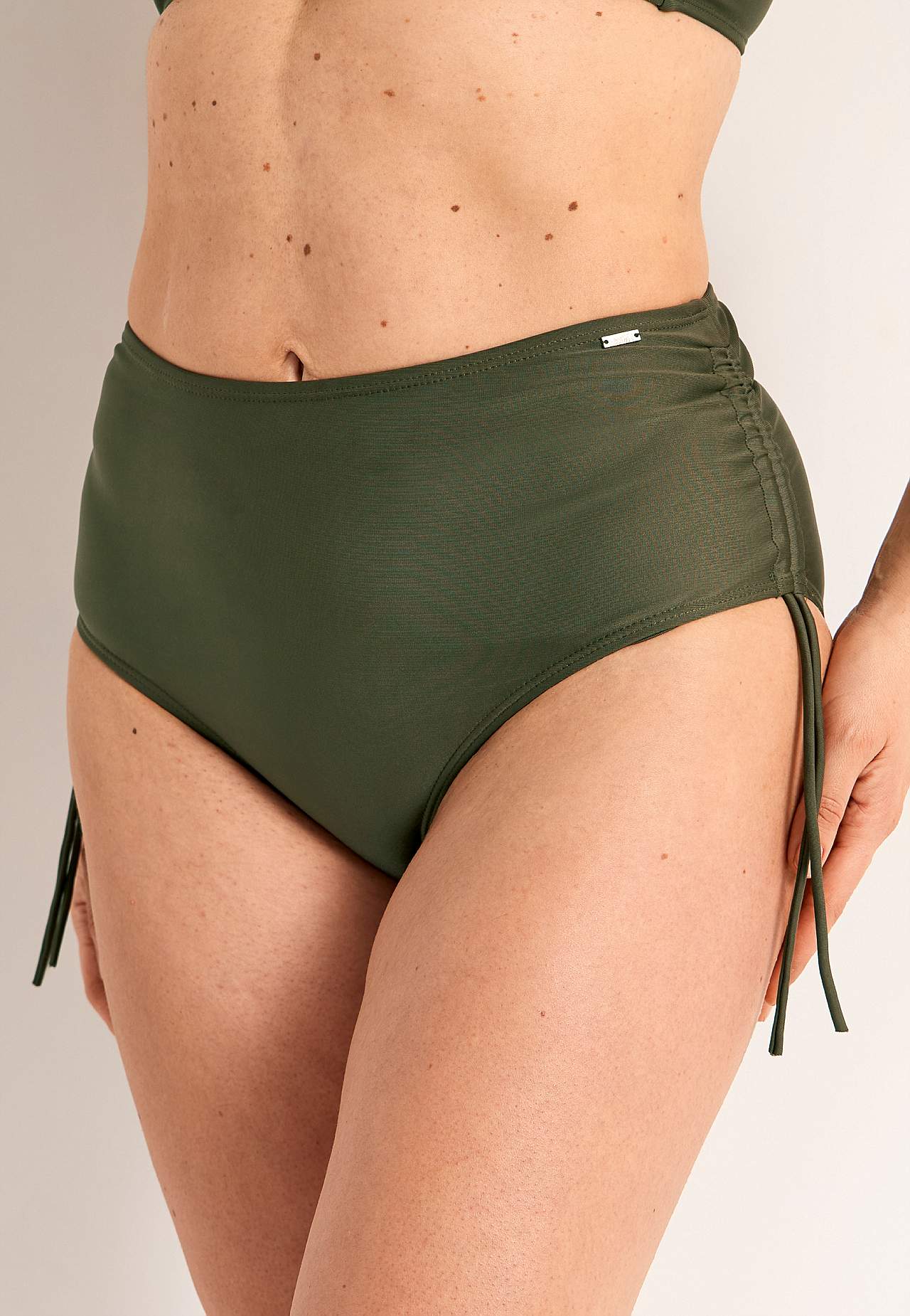 Drapeeringuga kõrge värvliga bikiinipüksid