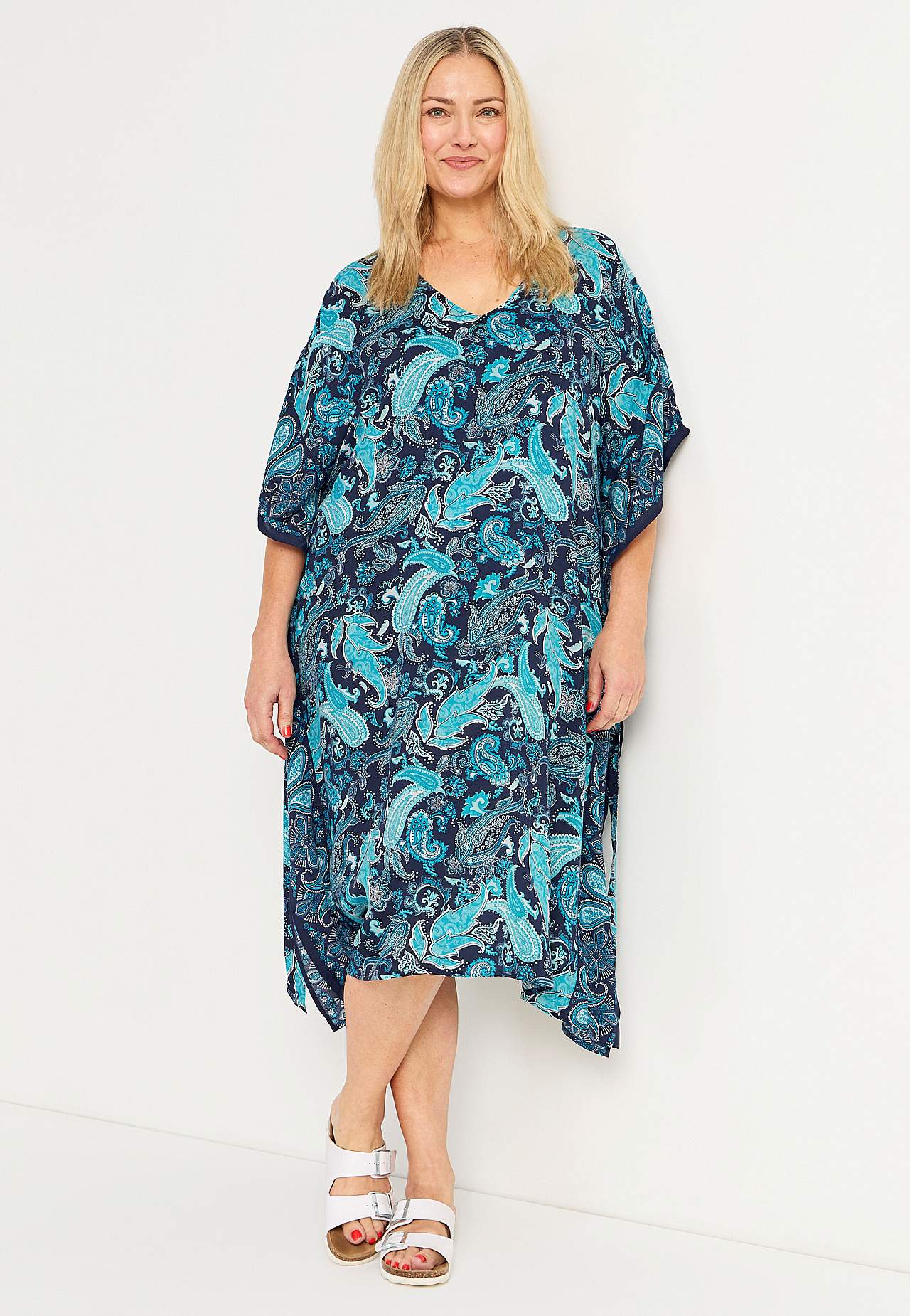 Neerumustriline vööga kaftan