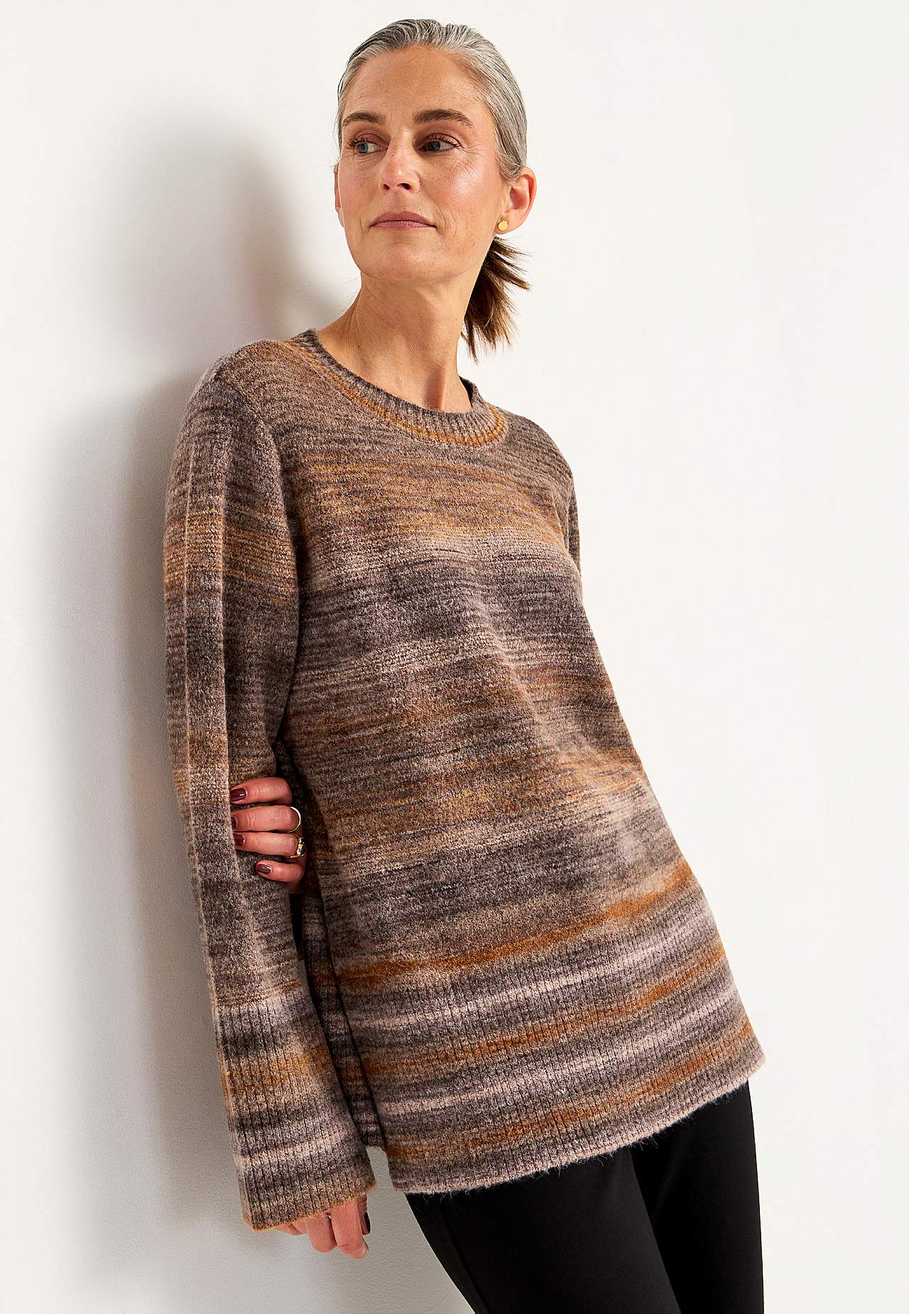 Mitmevärviline kootud kampsun