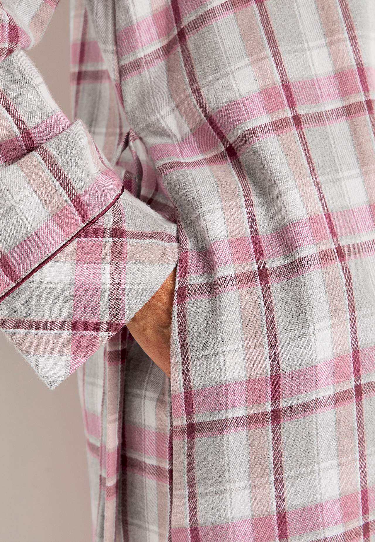 Ruuduline flanellkangast hommikumantel