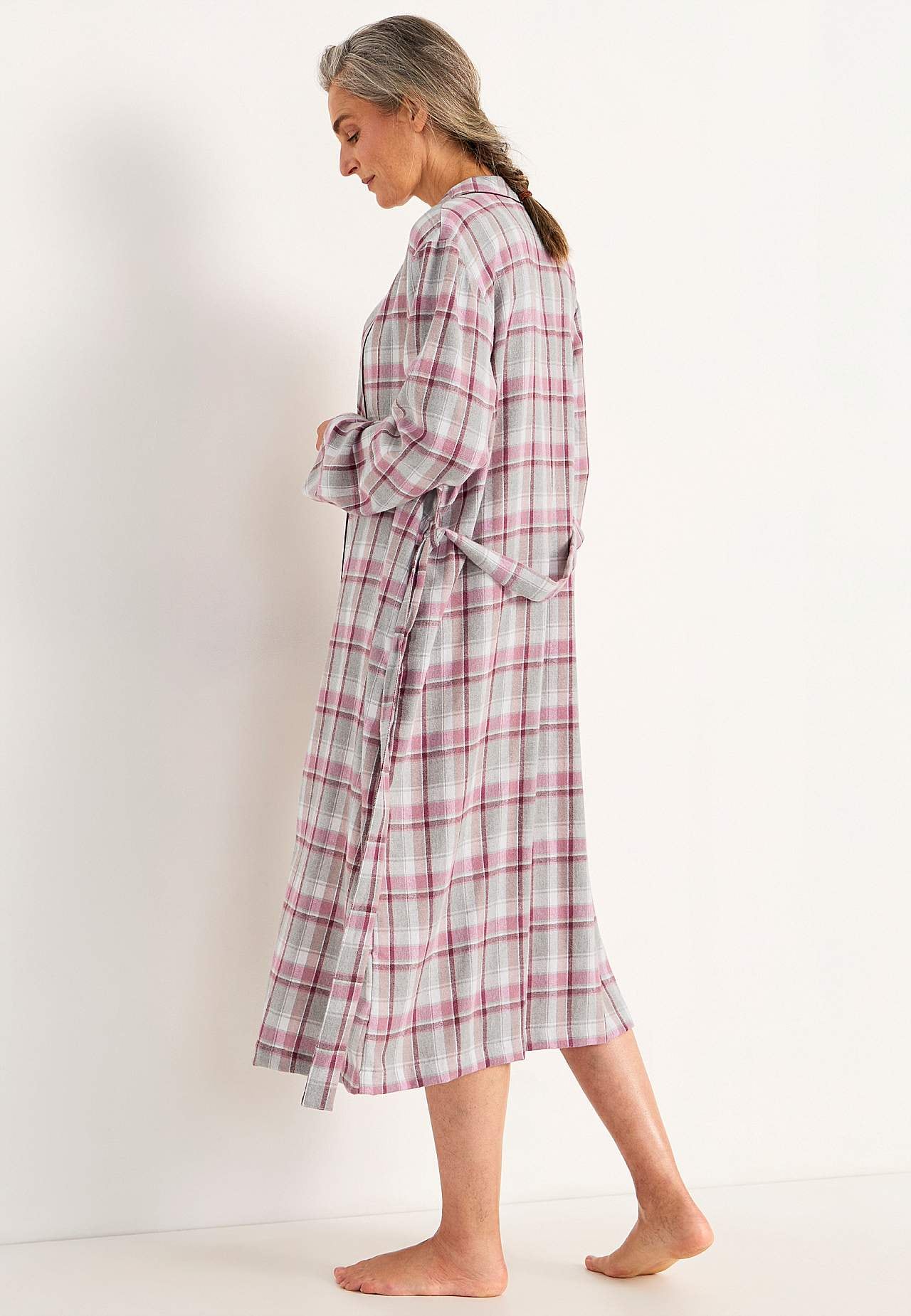 Ruuduline flanellkangast hommikumantel