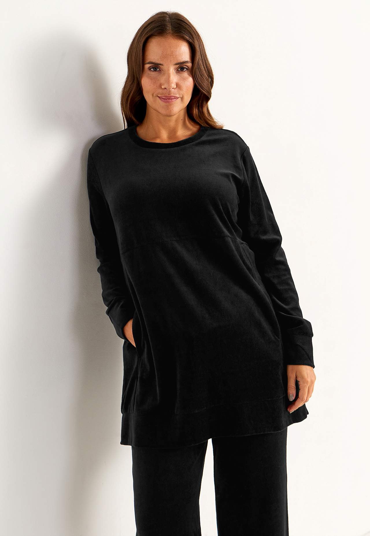 Pikk veluurist tuunika