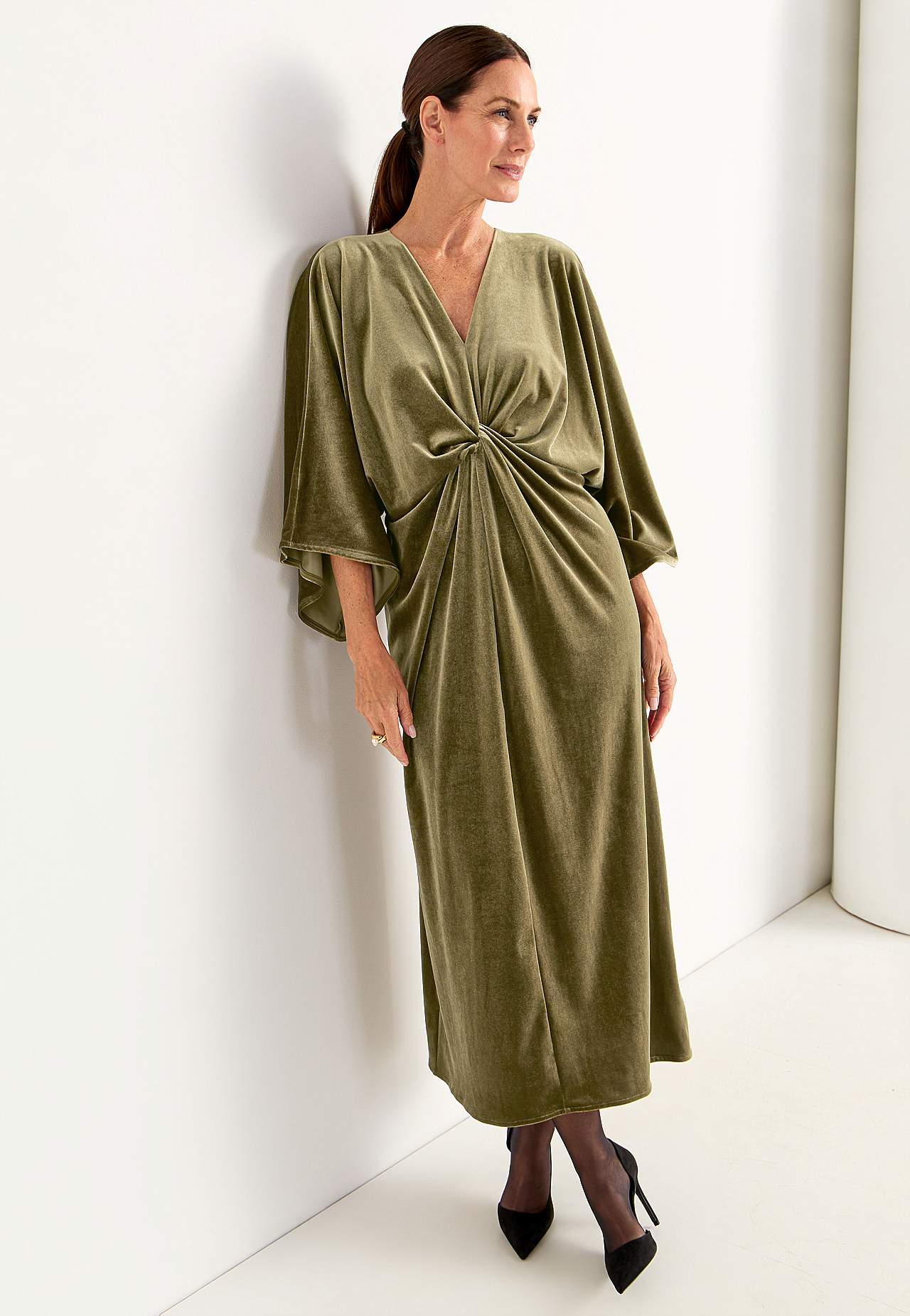 Elegantne sametist kaftan-kleit