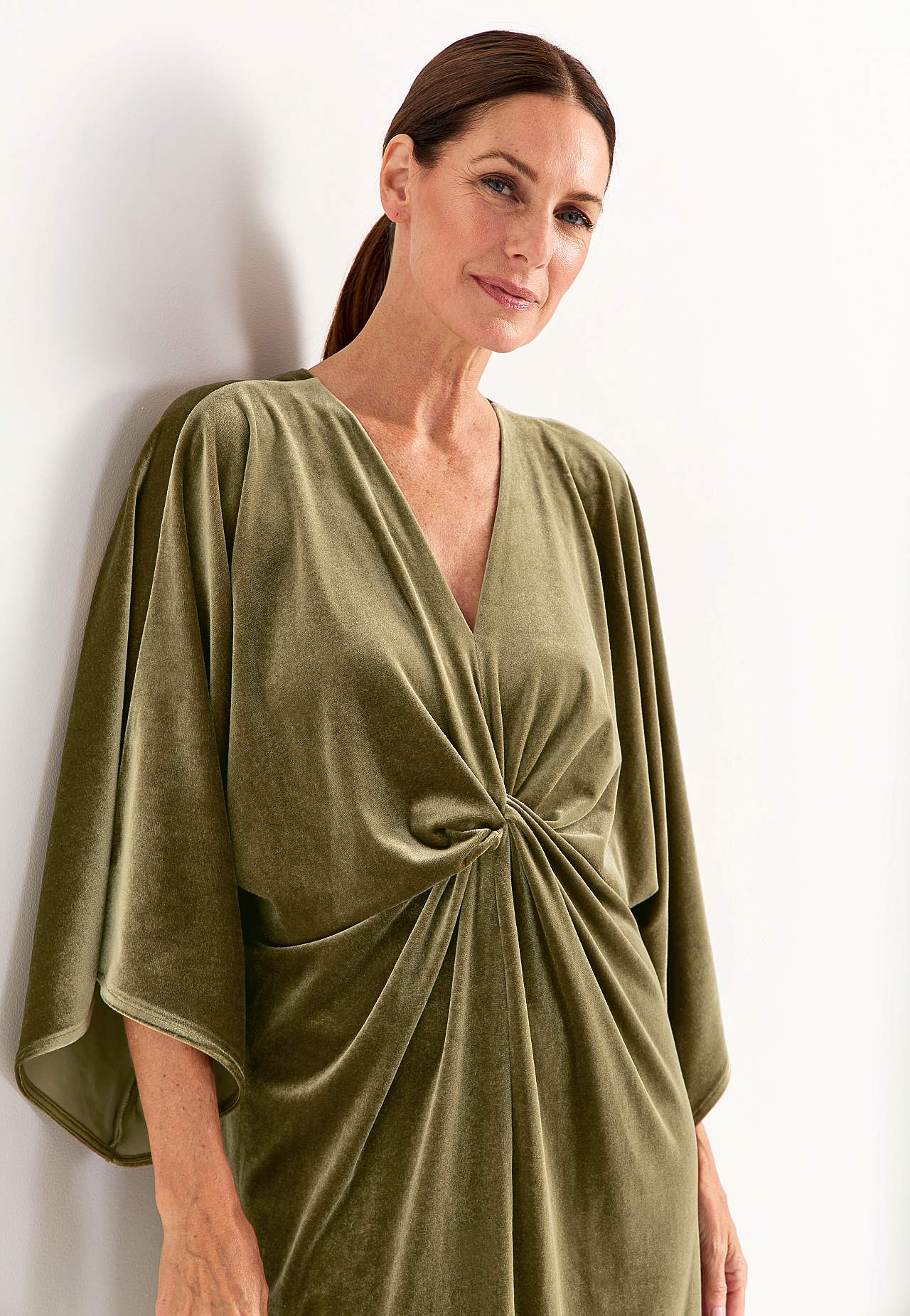 Elegantne sametist kaftan-kleit