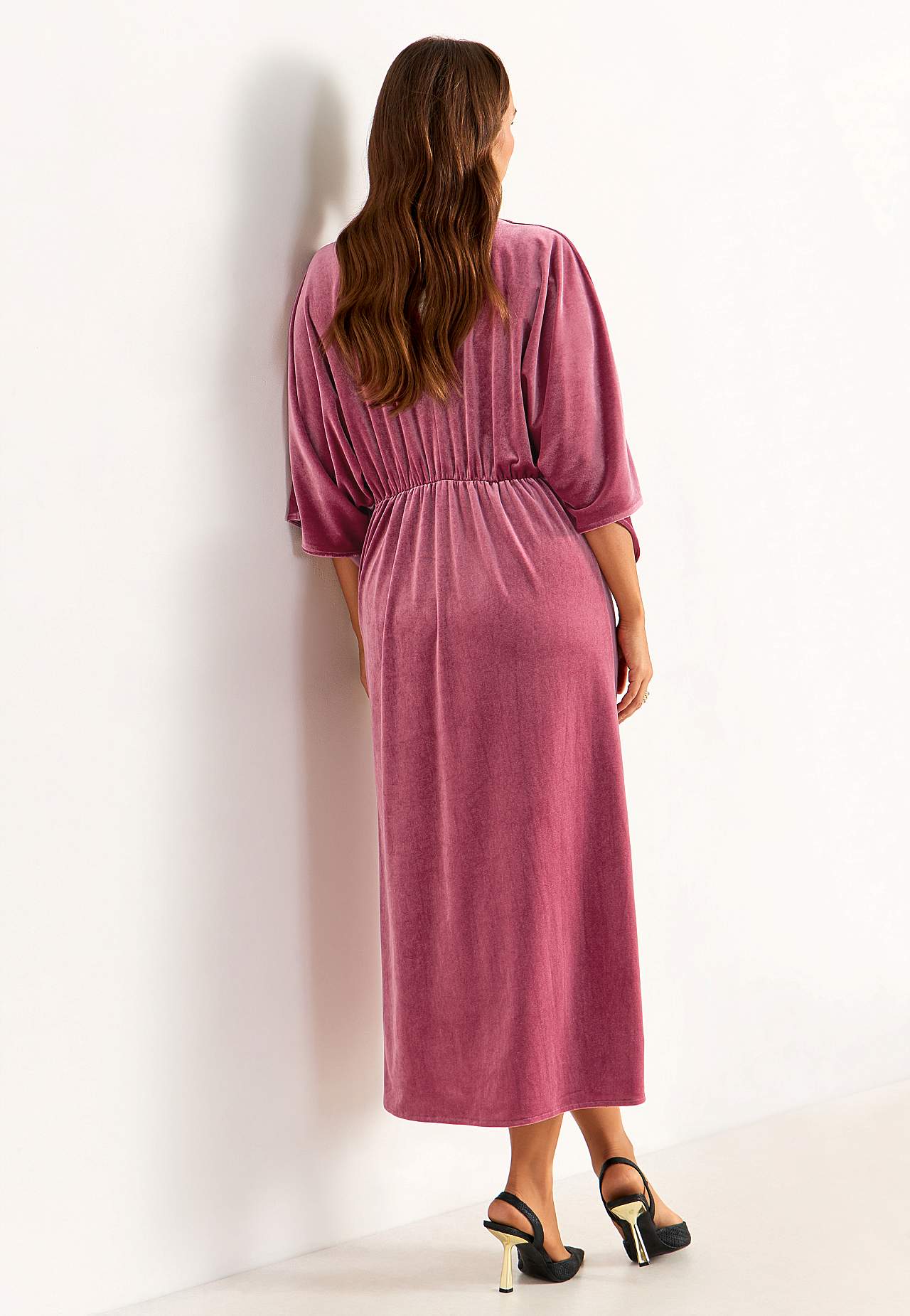 Elegantne sametist kaftan-kleit