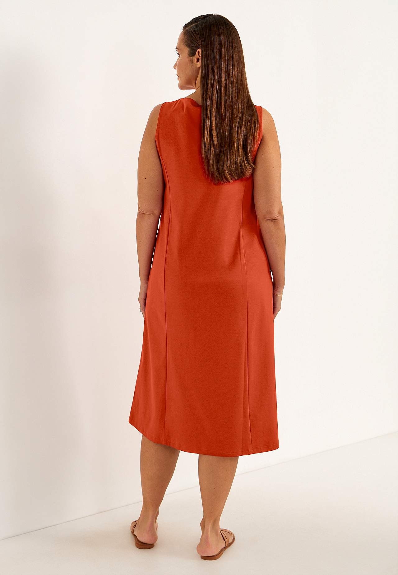 Varrukateta trikotaažist kleit Premium