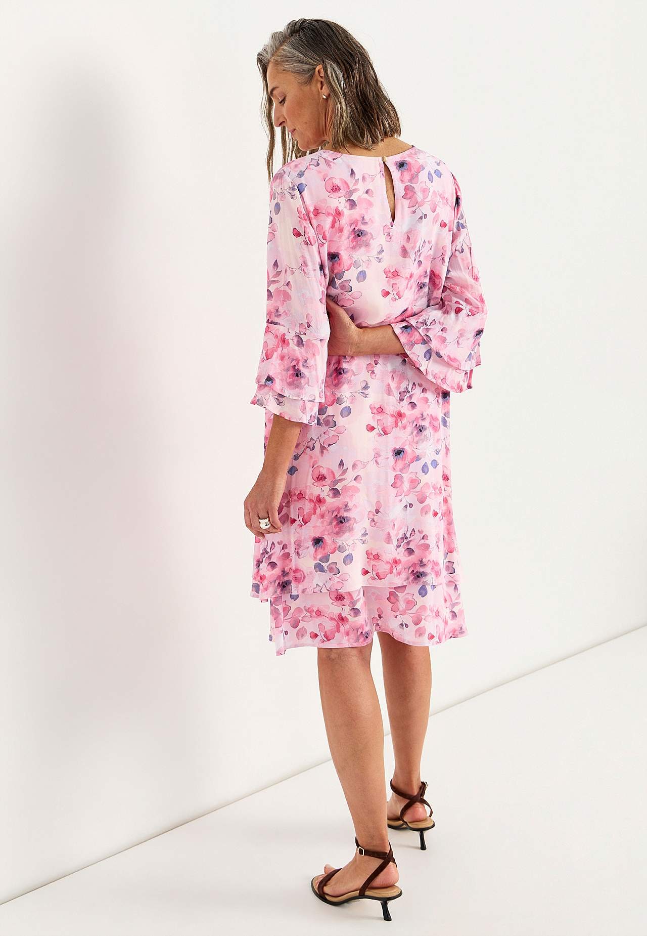 Volangidega pidulik kleit