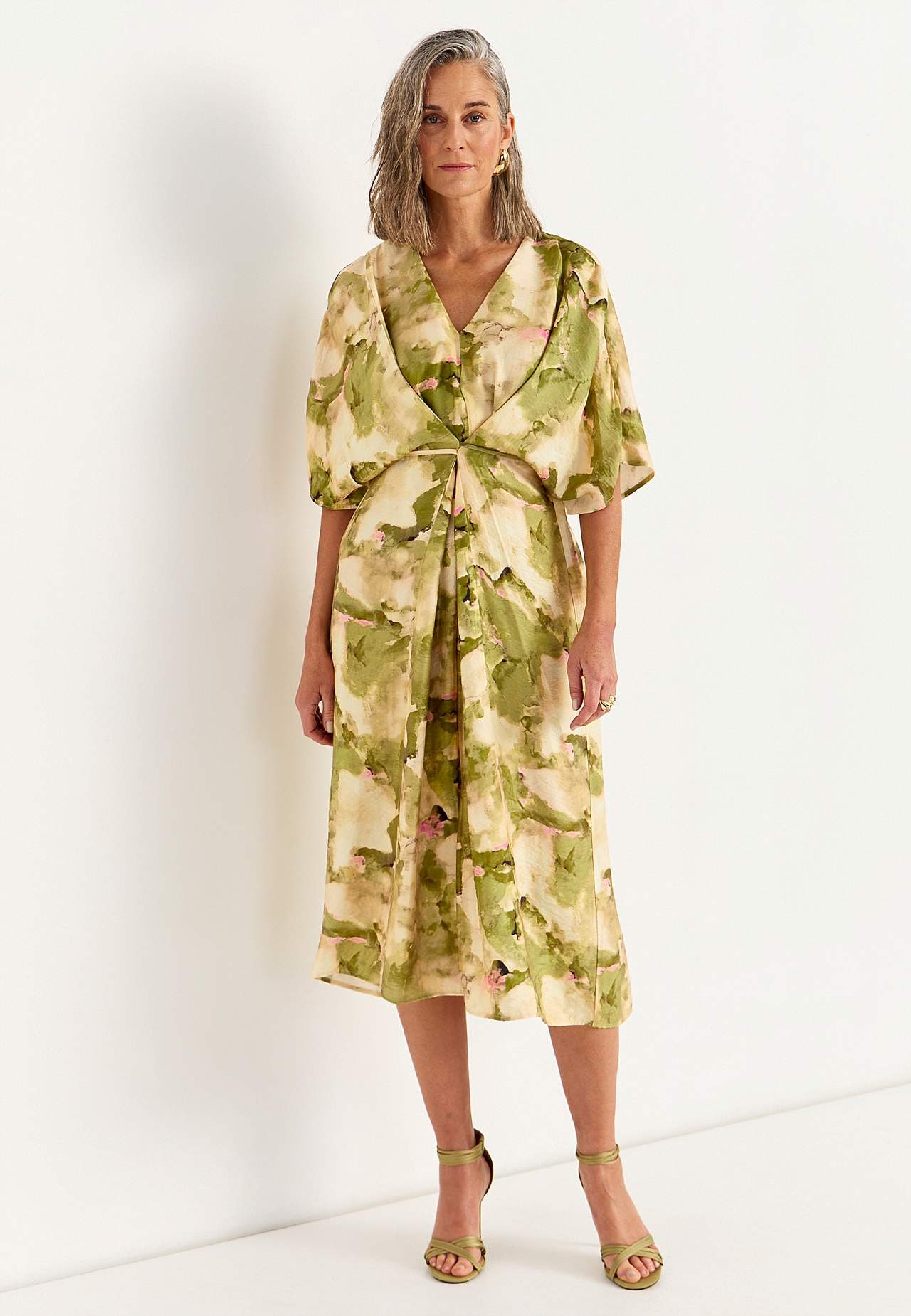 Multifunktsionaalne pidulik kimonokleit