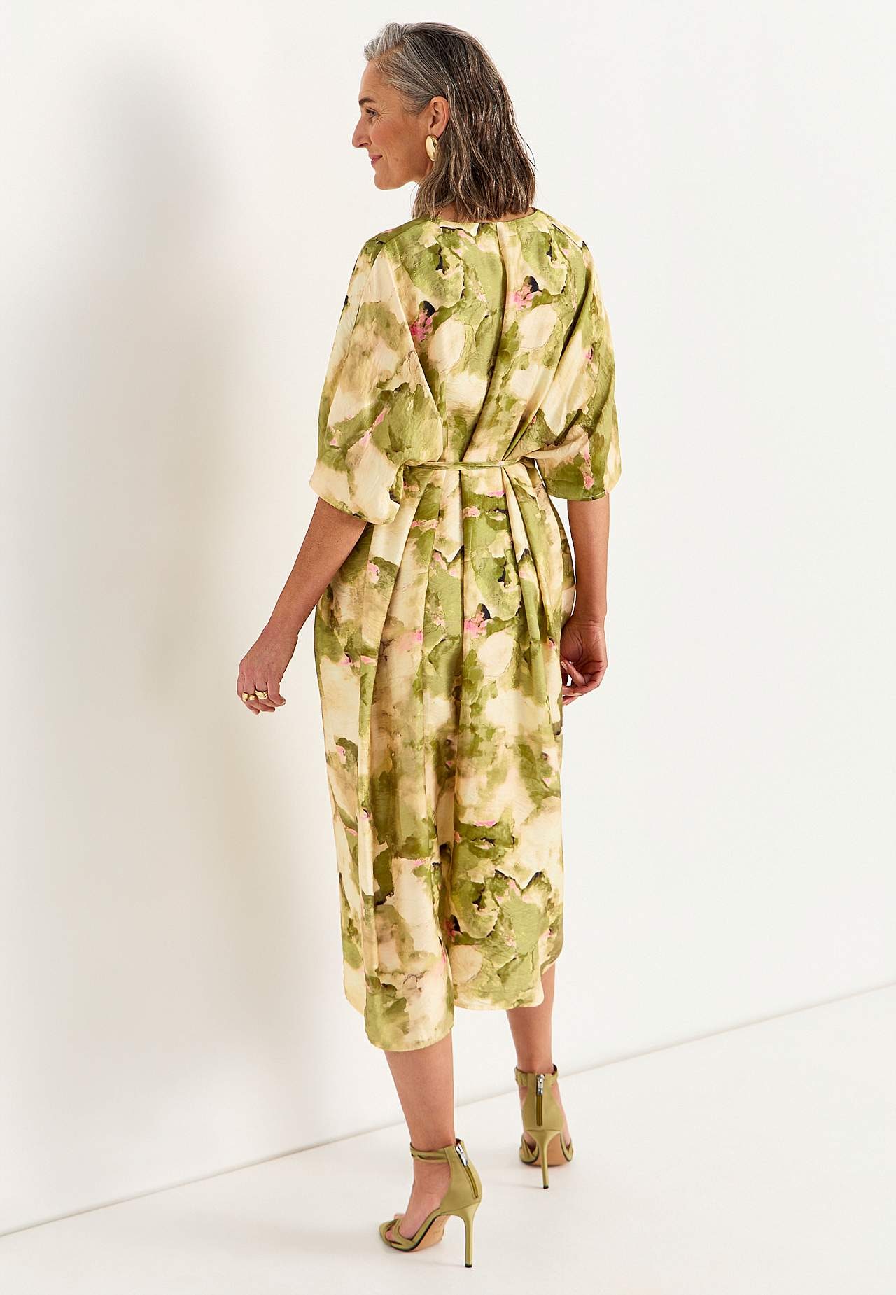 Multifunktsionaalne pidulik kimonokleit