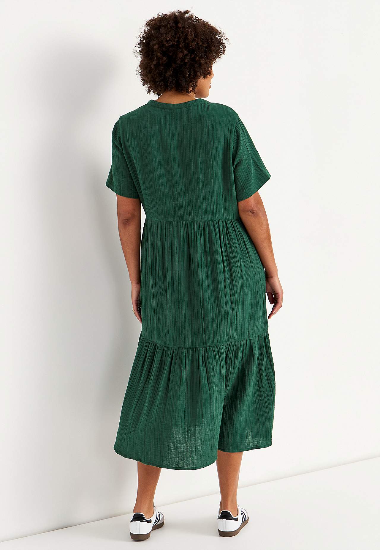 Puuvillasest kortsuriidest kleit