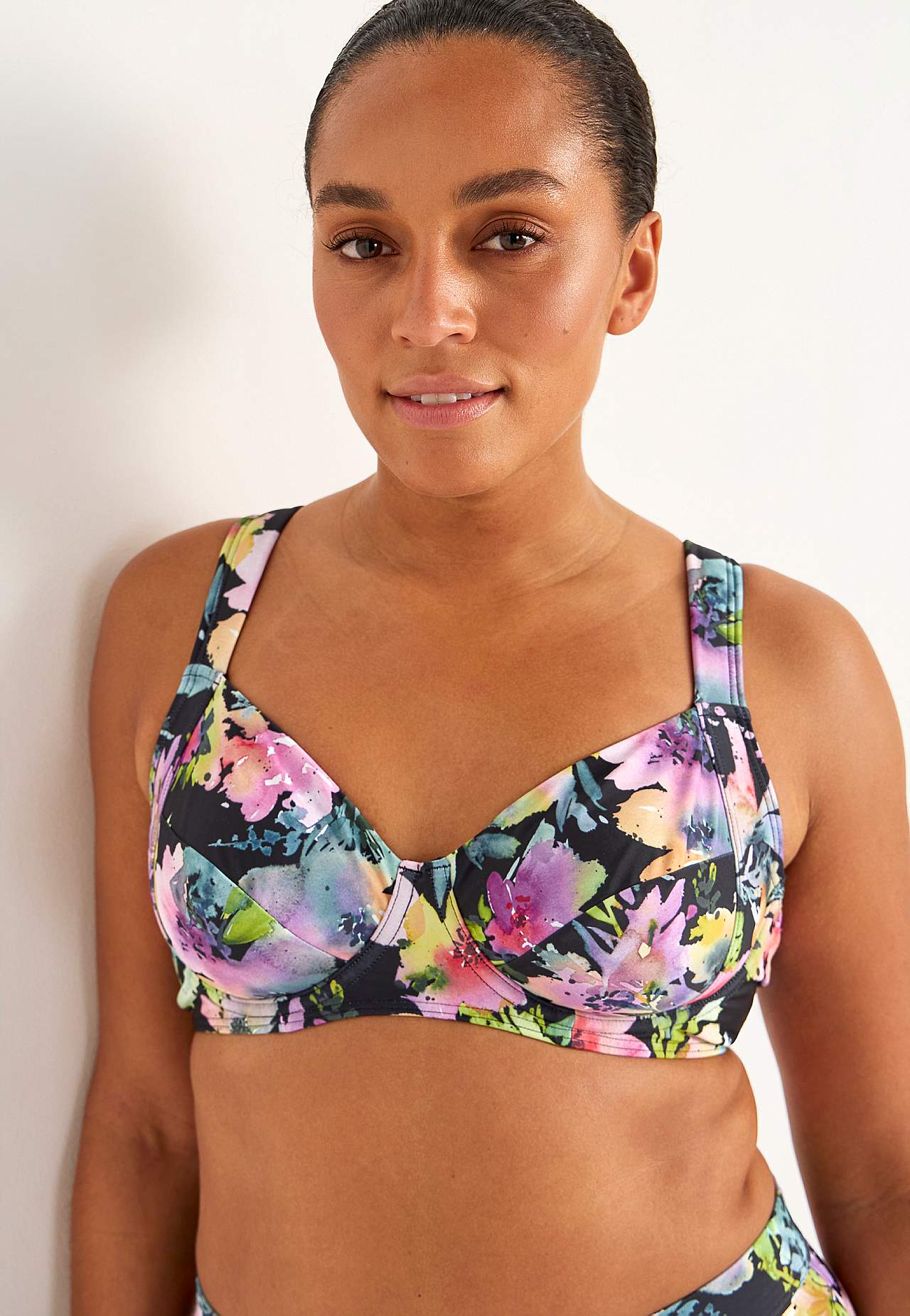 Polsterduseta bikiinirinnahoidja