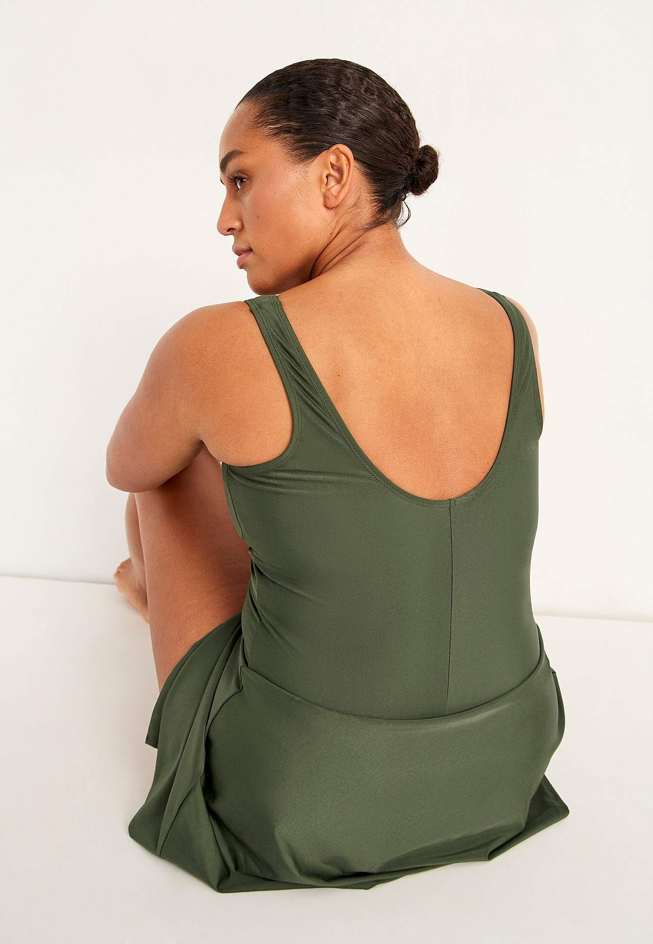 Ujumistrikoo seelikuga