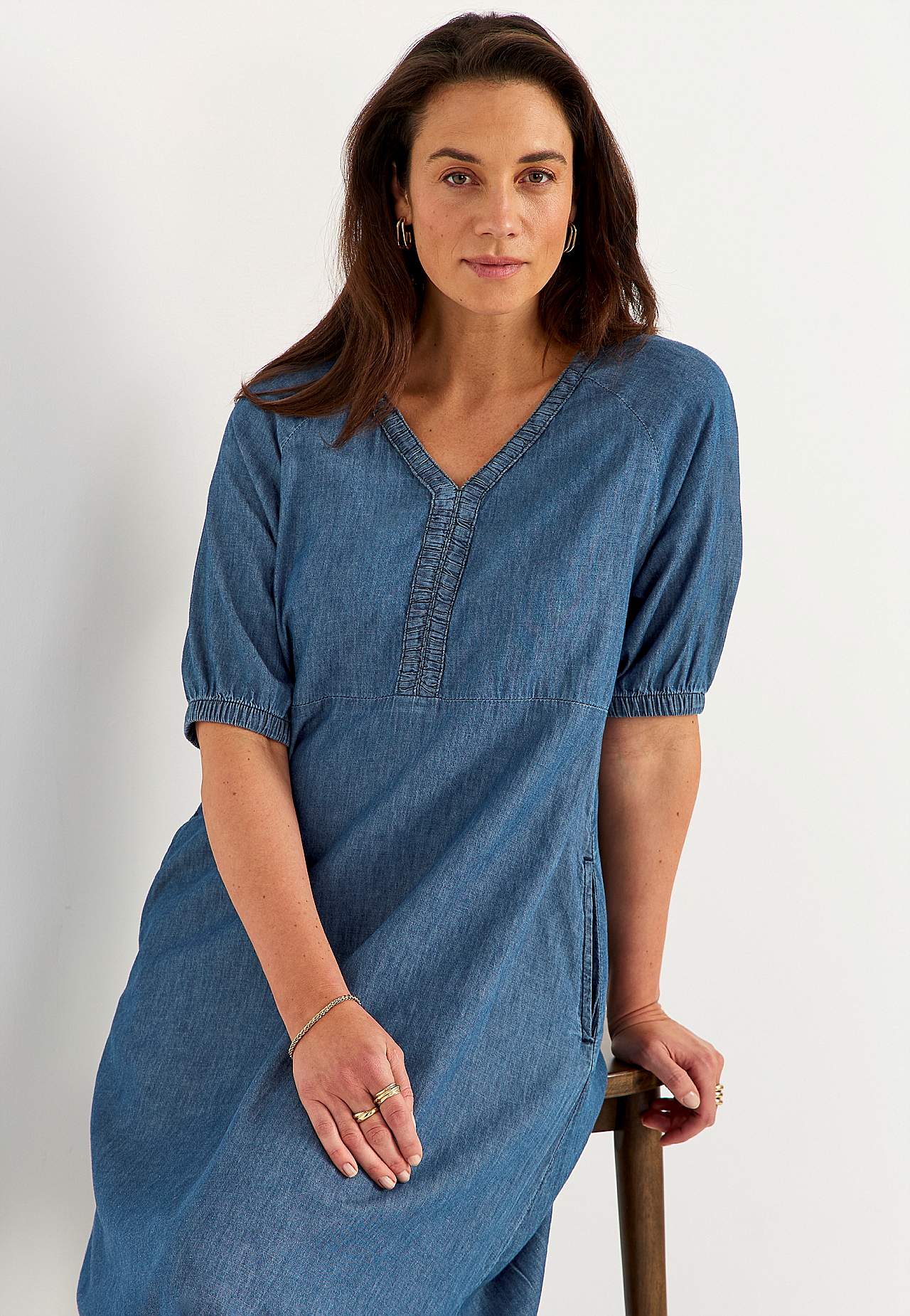 Lühikesed puhvis varrukatega teksakleit