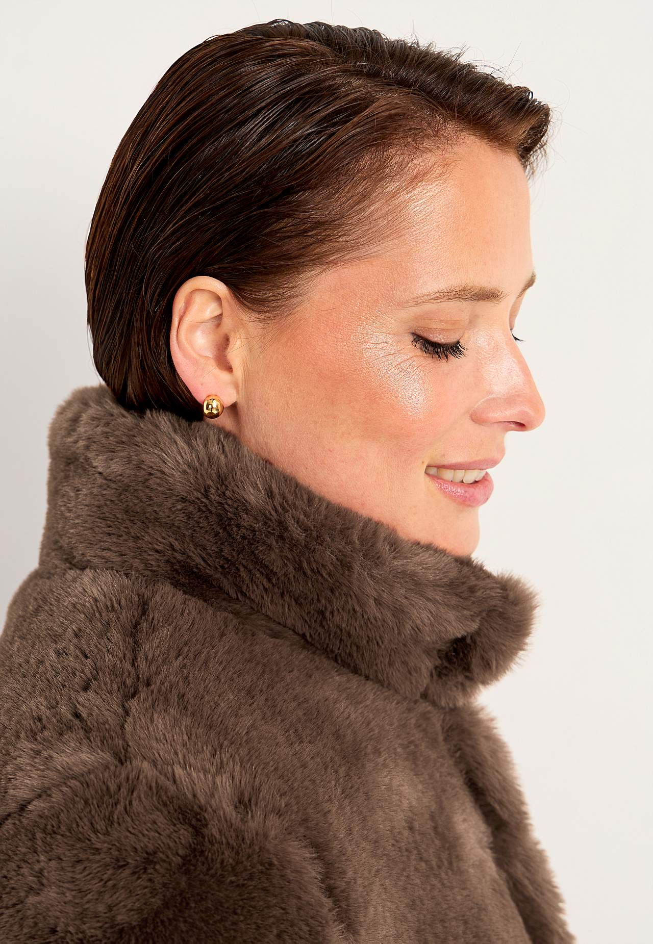 Pehmest kunstkarusnahast mantel