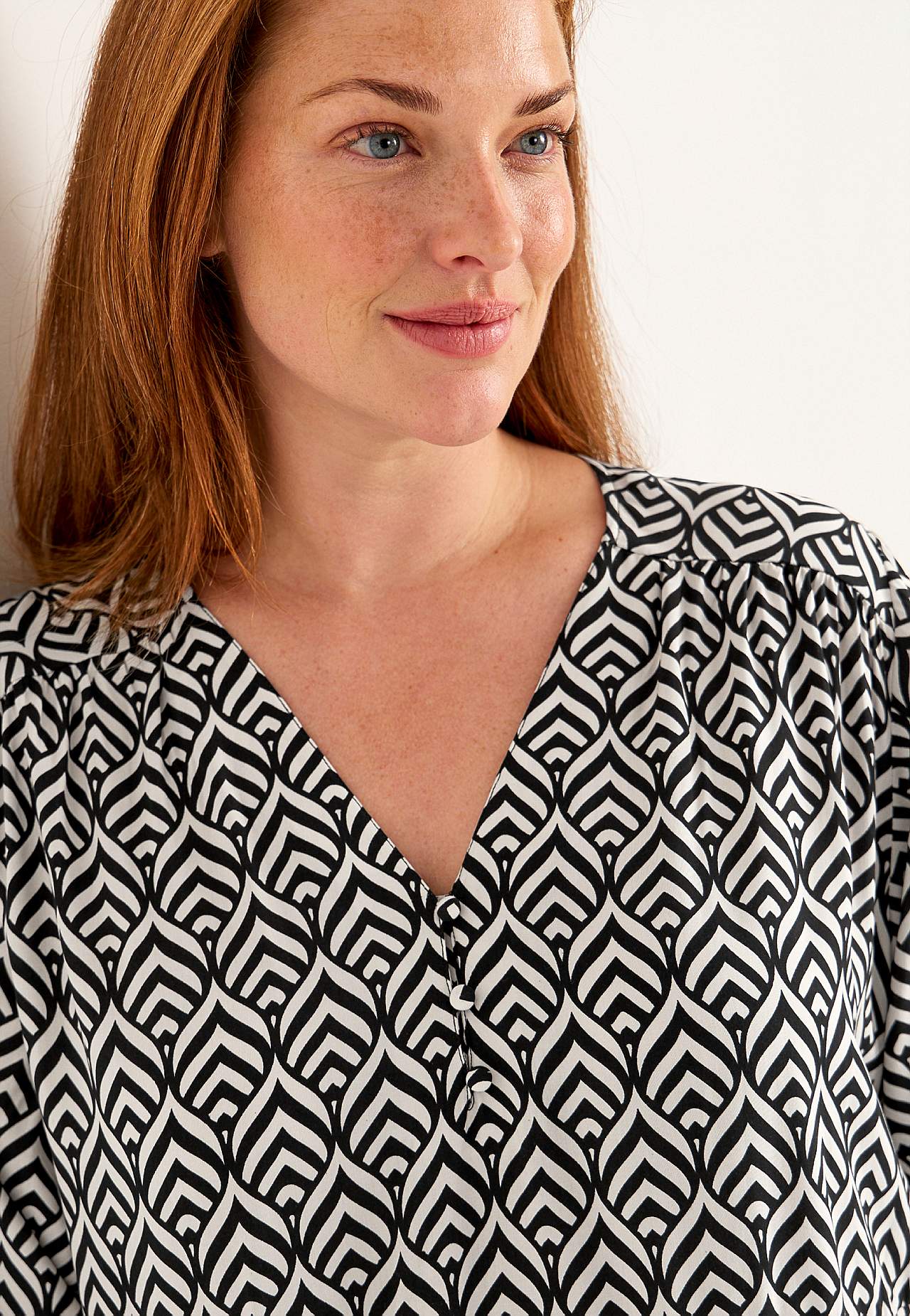 Mustriline kleit