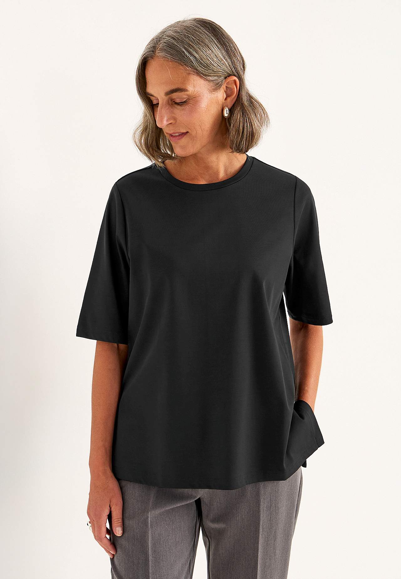 Elastsest kangast T-särk Premium