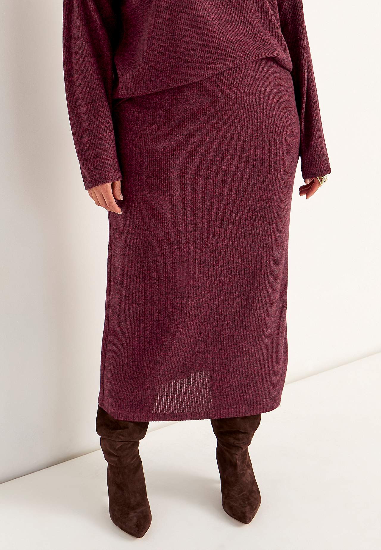 Lõhikuga ülipehme seelik Beata