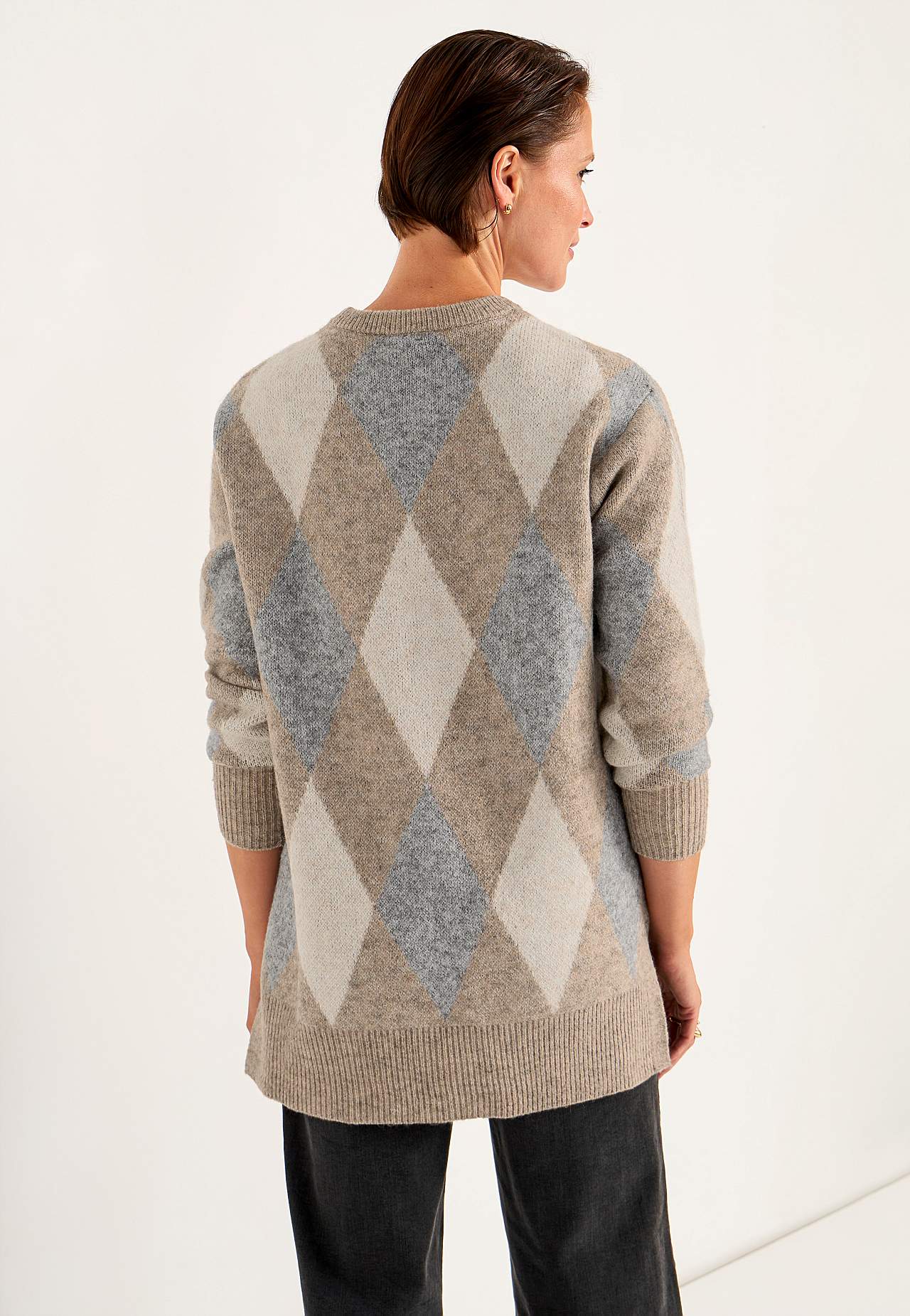 Kootud tuunika lõhikutega