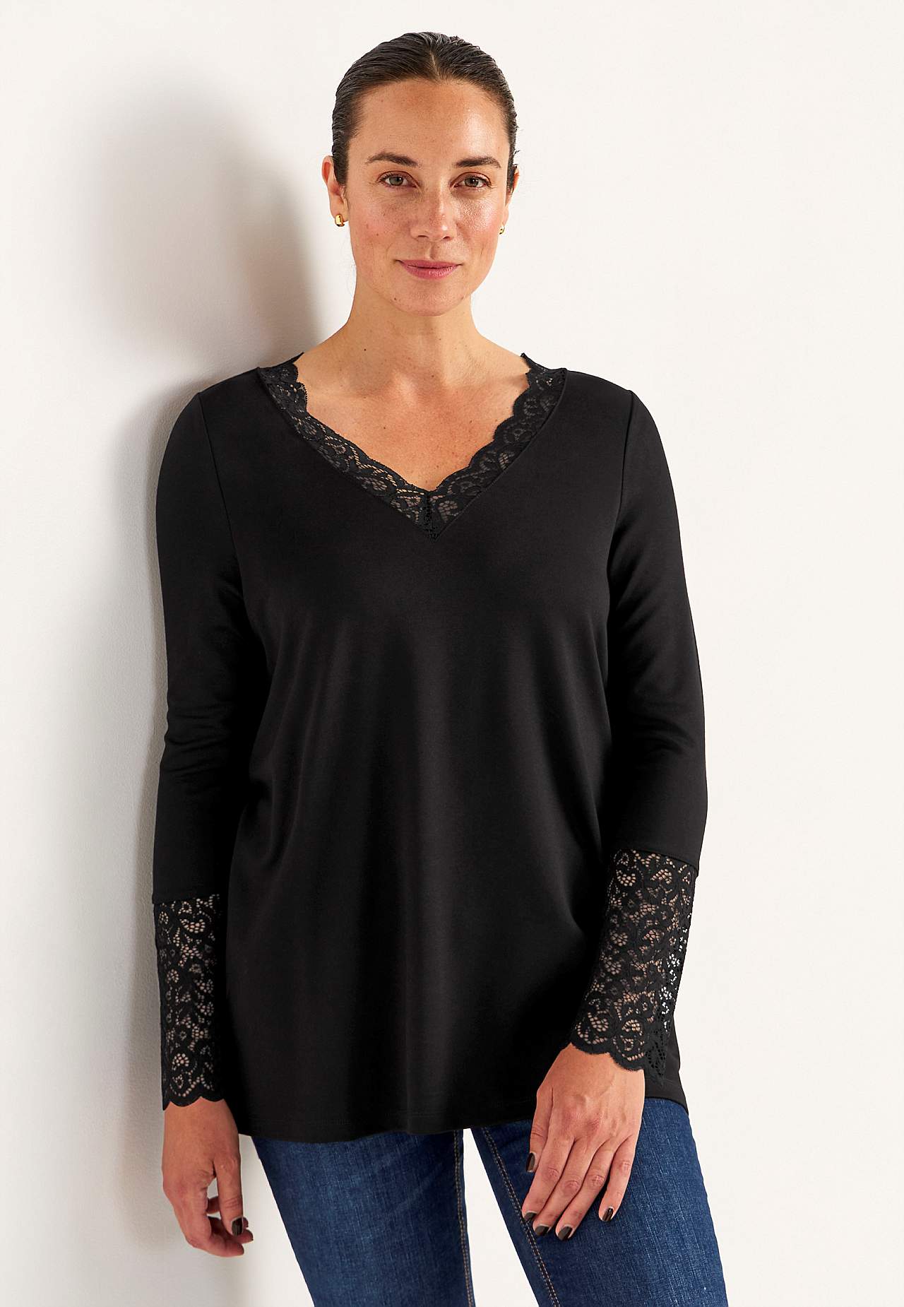 Pitsdetailidega trikotaažkangast tuunika