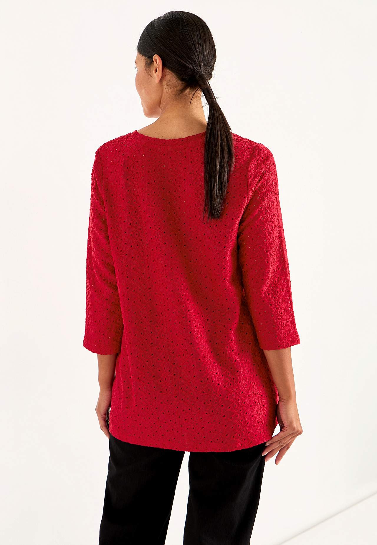 Pitsilise mustriga topp