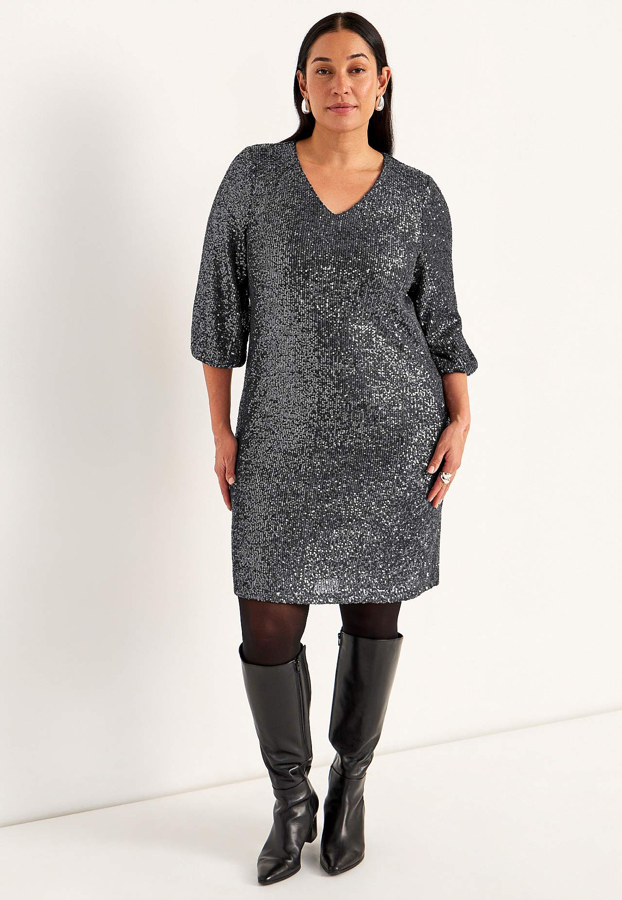 V-kaelusega litritega kleit