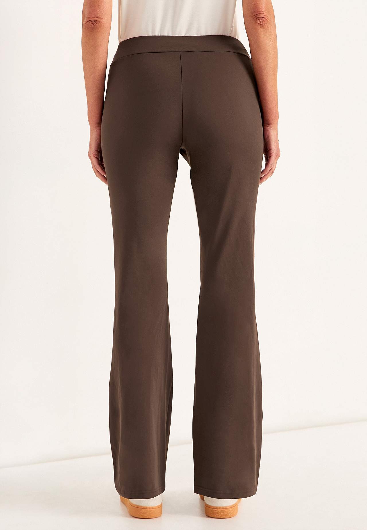 Praktilised bootcut-lõikega püksid Daria