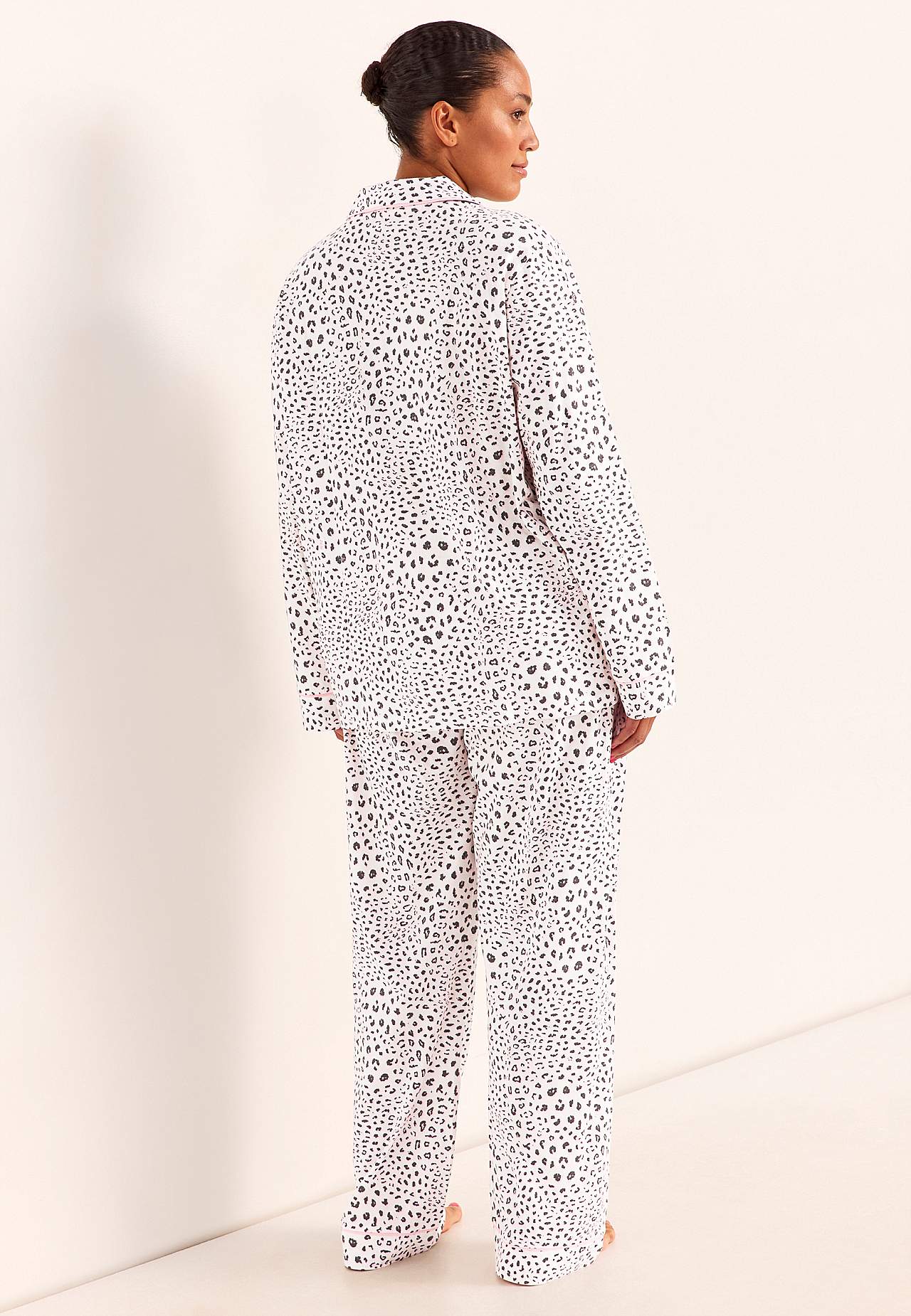 Kaheosaline pidžaama