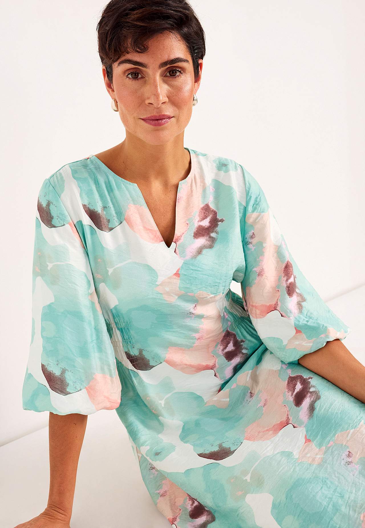 Laiade varrukatega kleit