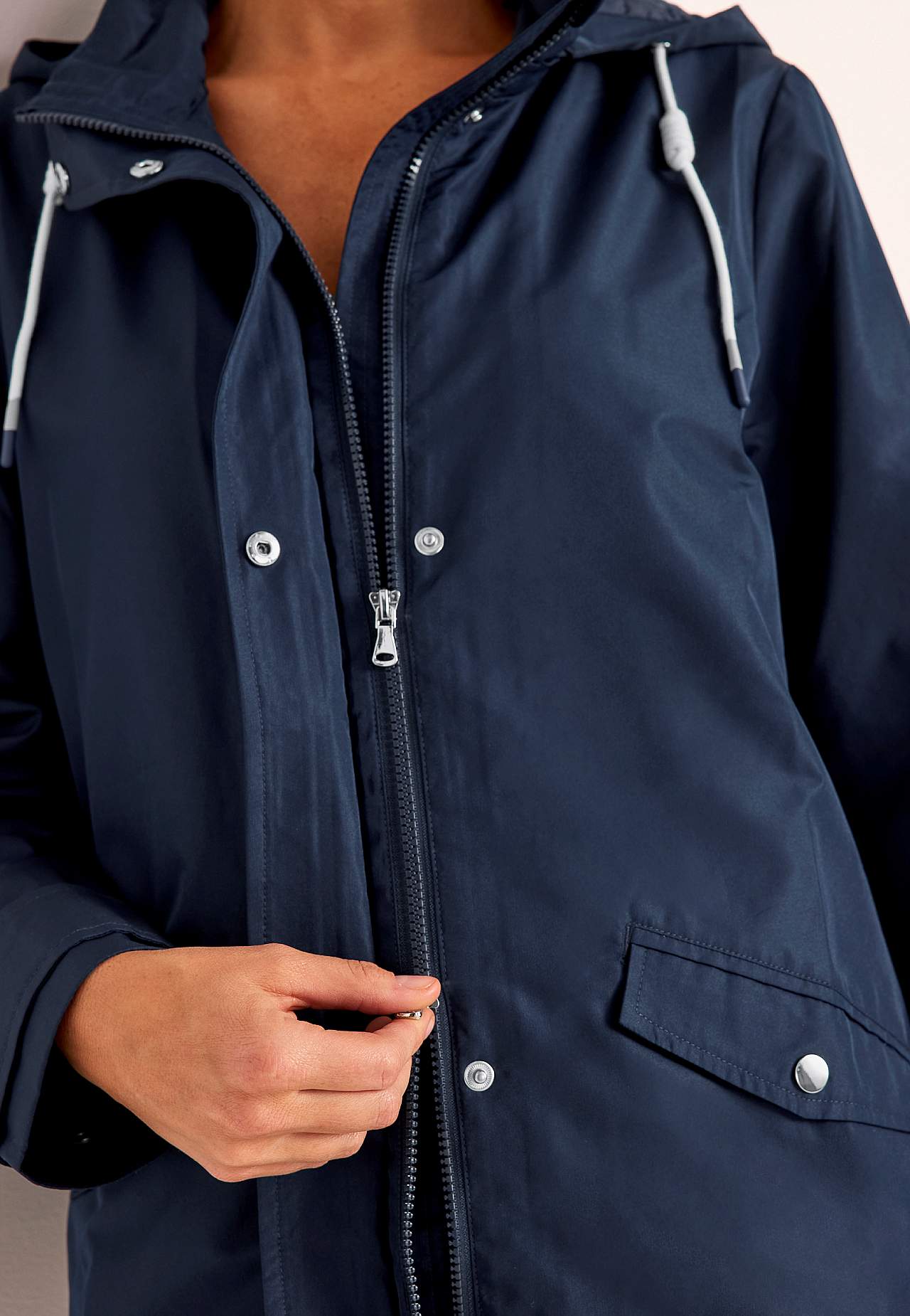 Voodriga jakk eemaldatava kapuutsiga