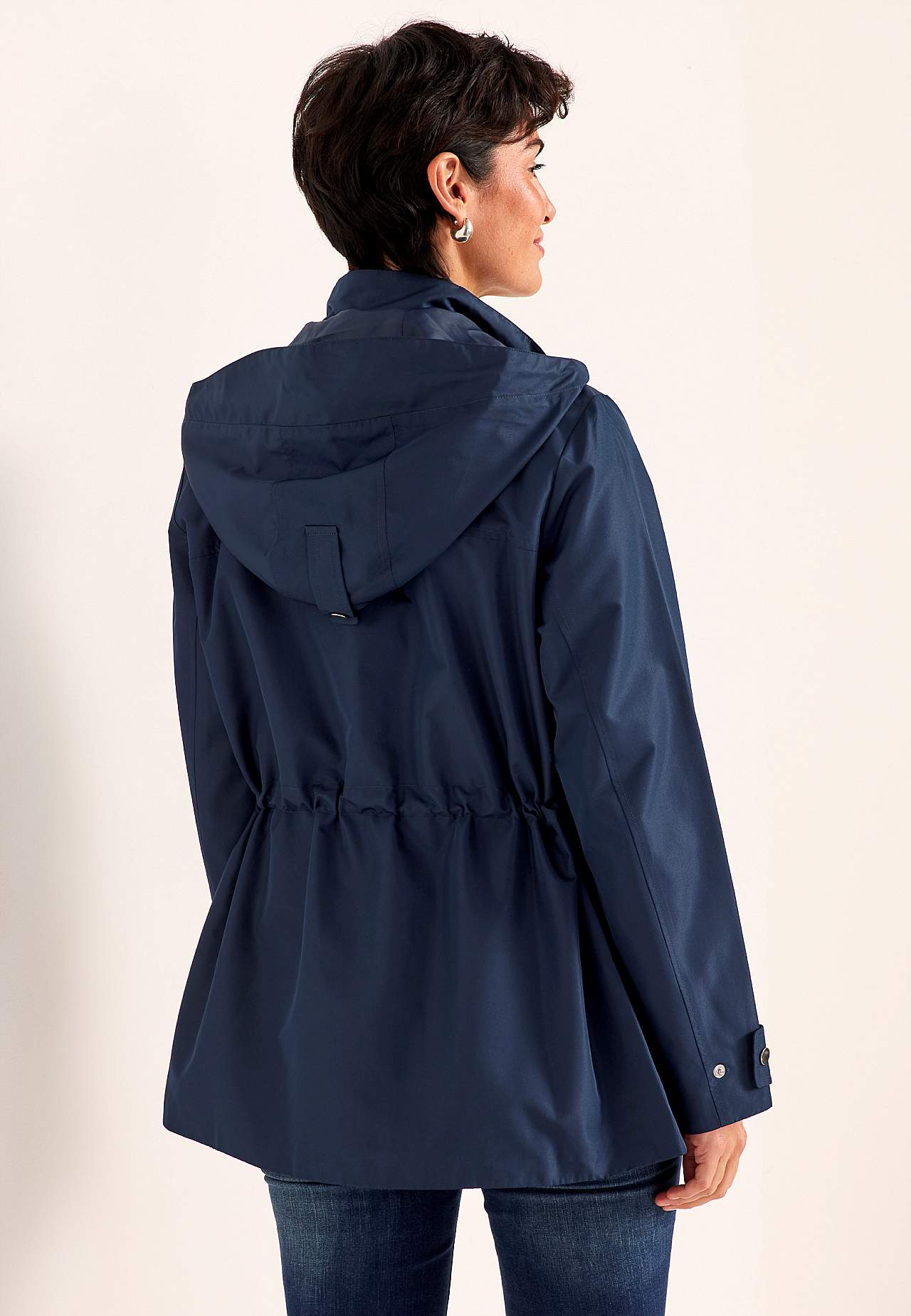 Voodriga jakk eemaldatava kapuutsiga