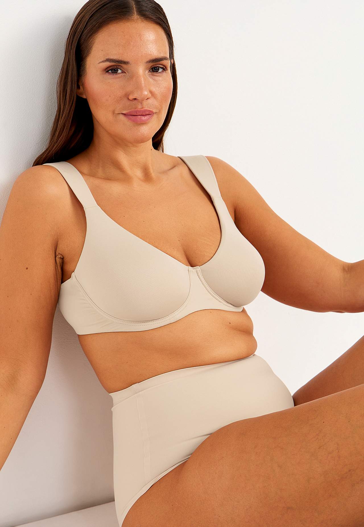 Polsterduseta tugikaartega rinnahoidja