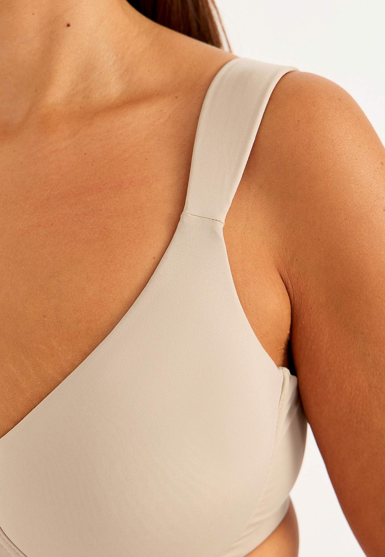 Polsterduseta tugikaartega rinnahoidja