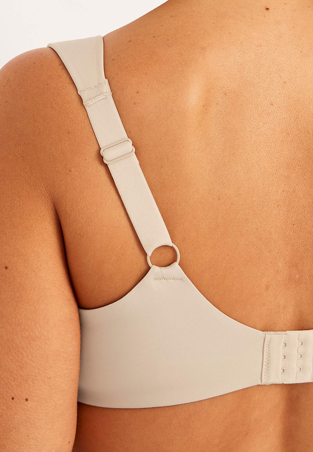 Polsterduseta tugikaartega rinnahoidja