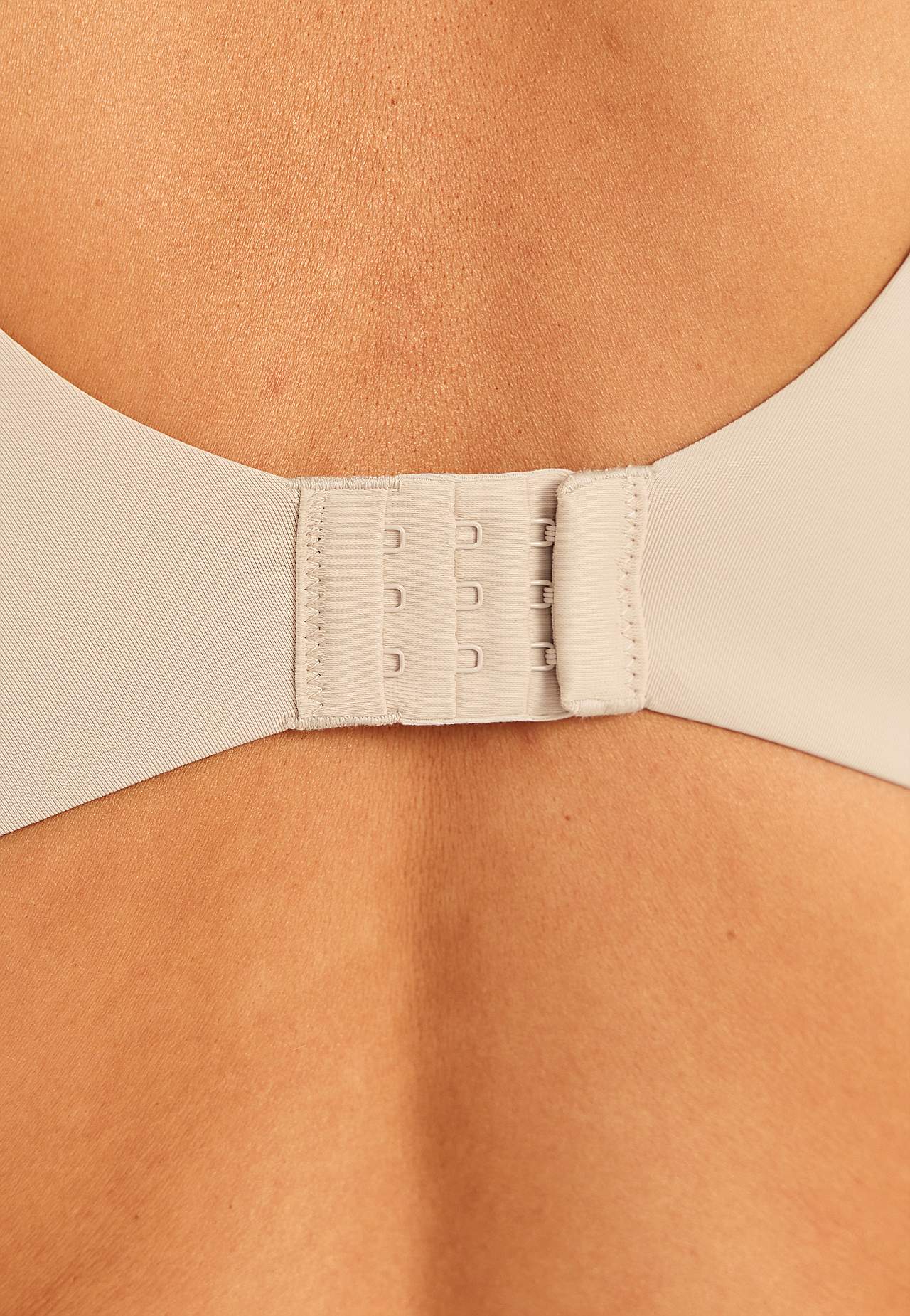 Polsterduseta tugikaartega rinnahoidja