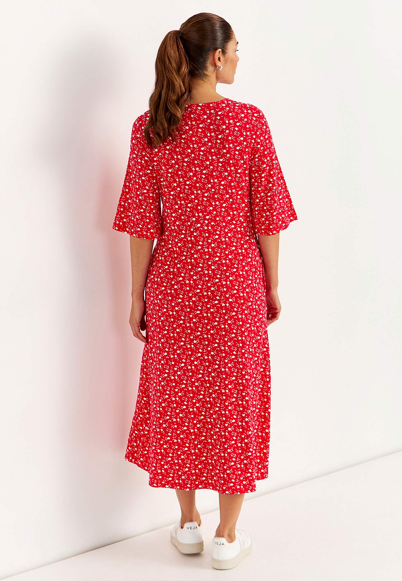 Lilleline trikotaažkleit taskutega