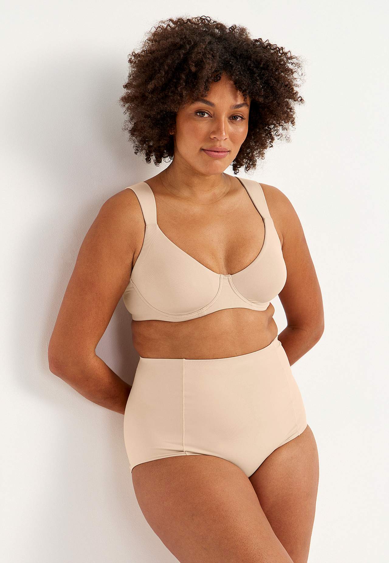 Kõrge pihaosaga vormivad aluspüksid 2 tk pakis