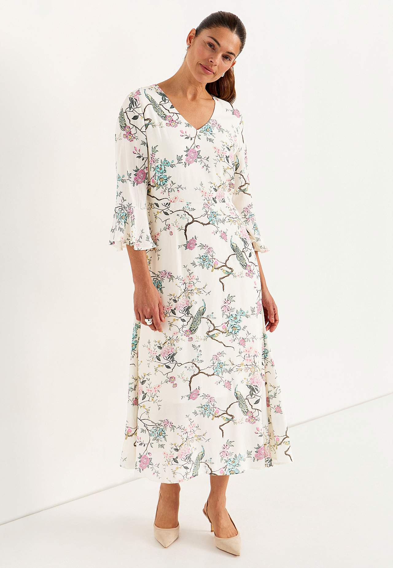 Volangidega varrukatega kleit